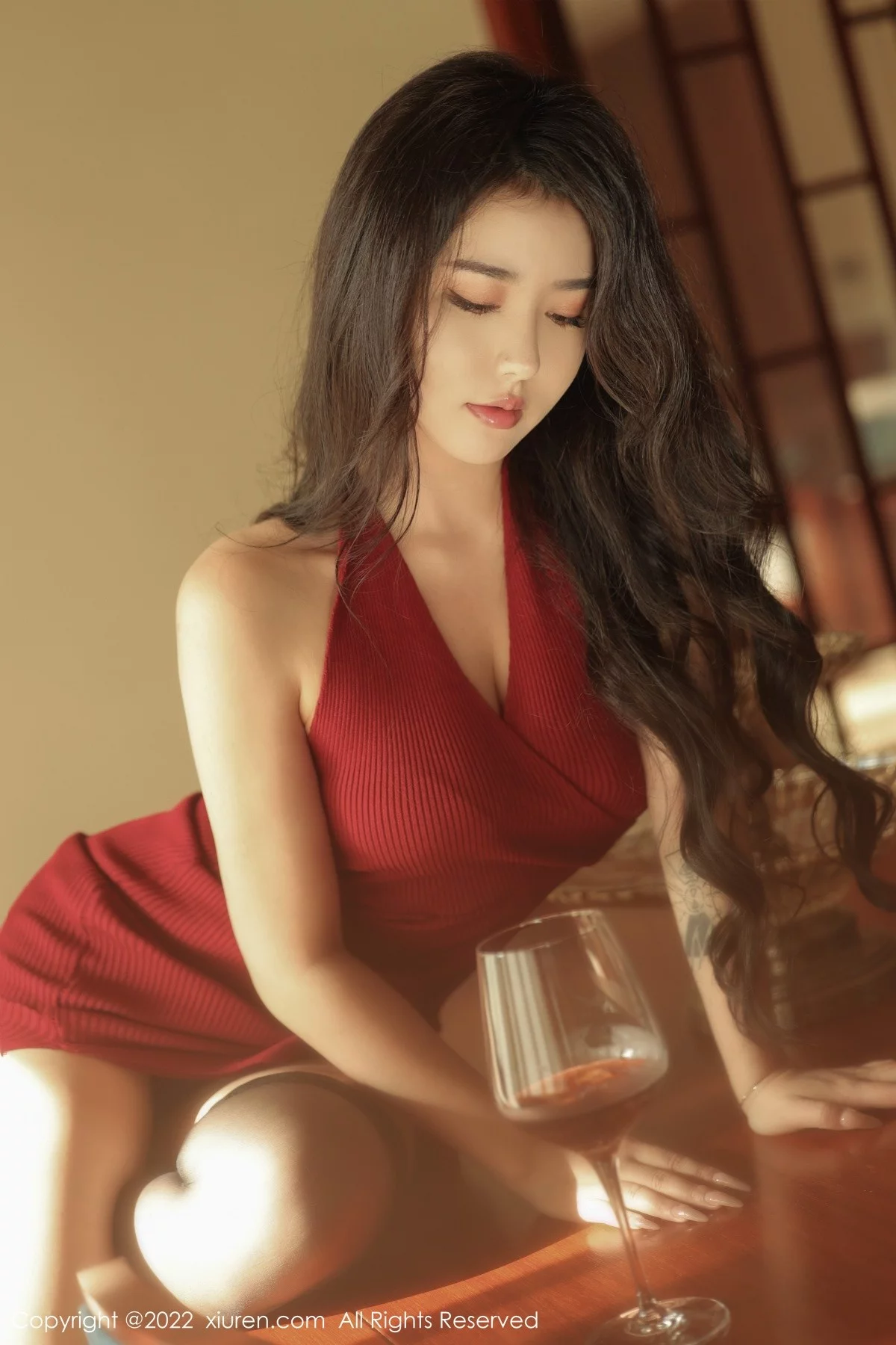 [[XiuRen秀人网]秀人网]No.5457_女神玛鲁娜三亚旅拍红色露肩连衣短裙配黑丝袜秀翘臀诱惑写真56P