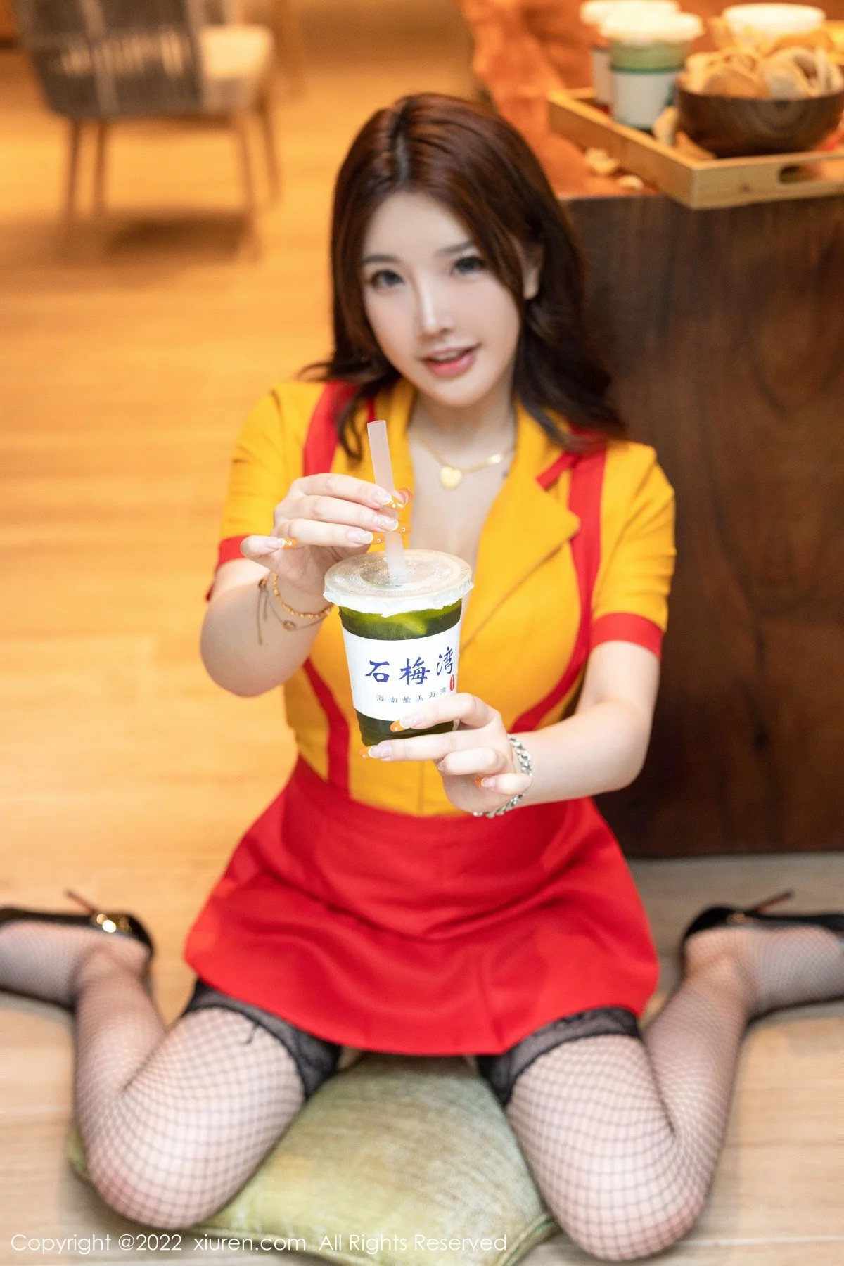 [[XiuRen秀人网]秀人网]No.5509_模特小海臀Rena海南旅拍服务员制服秀丰满身材撩人诱惑写真56P