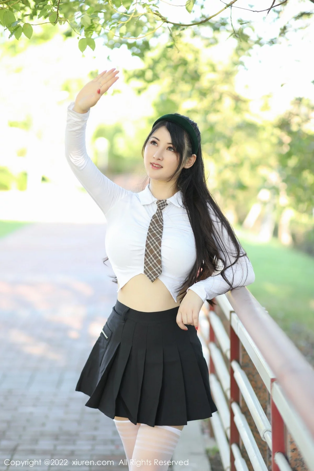 [[XiuRen秀人网]秀人网]No.5512_模特诗诗kiki白色短T配黑短裙半脱露性感白色内衣丰满诱惑写真58P
