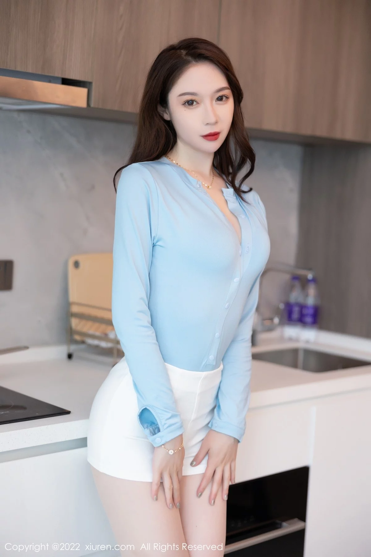 [[XiuRen秀人网]秀人网]No.5523_模特梦心玥佛山心愿旅拍性感淡蓝色高开服配原色丝袜诱惑写真87P