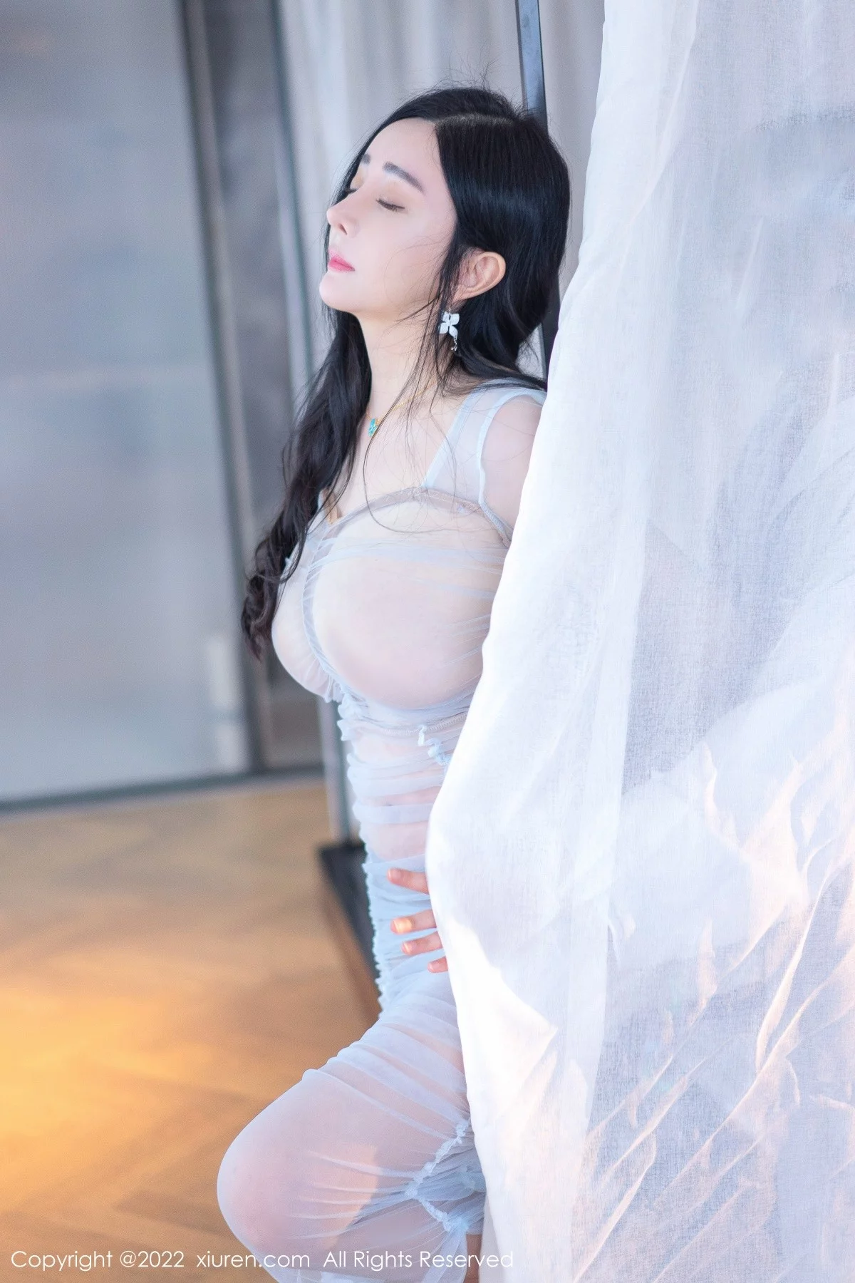 [[XiuRen秀人网]秀人网]No.5526_模特允爾成都旅拍情节拍摄浅色轻透连衣裙秀丰满身材诱惑写真60P
