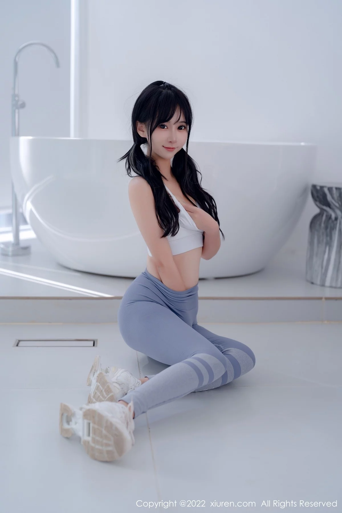 [[XiuRen秀人网]秀人网]No.5463_女神小果冻儿大理旅拍私房性感运动服紧身秀完美身材诱惑写真55P