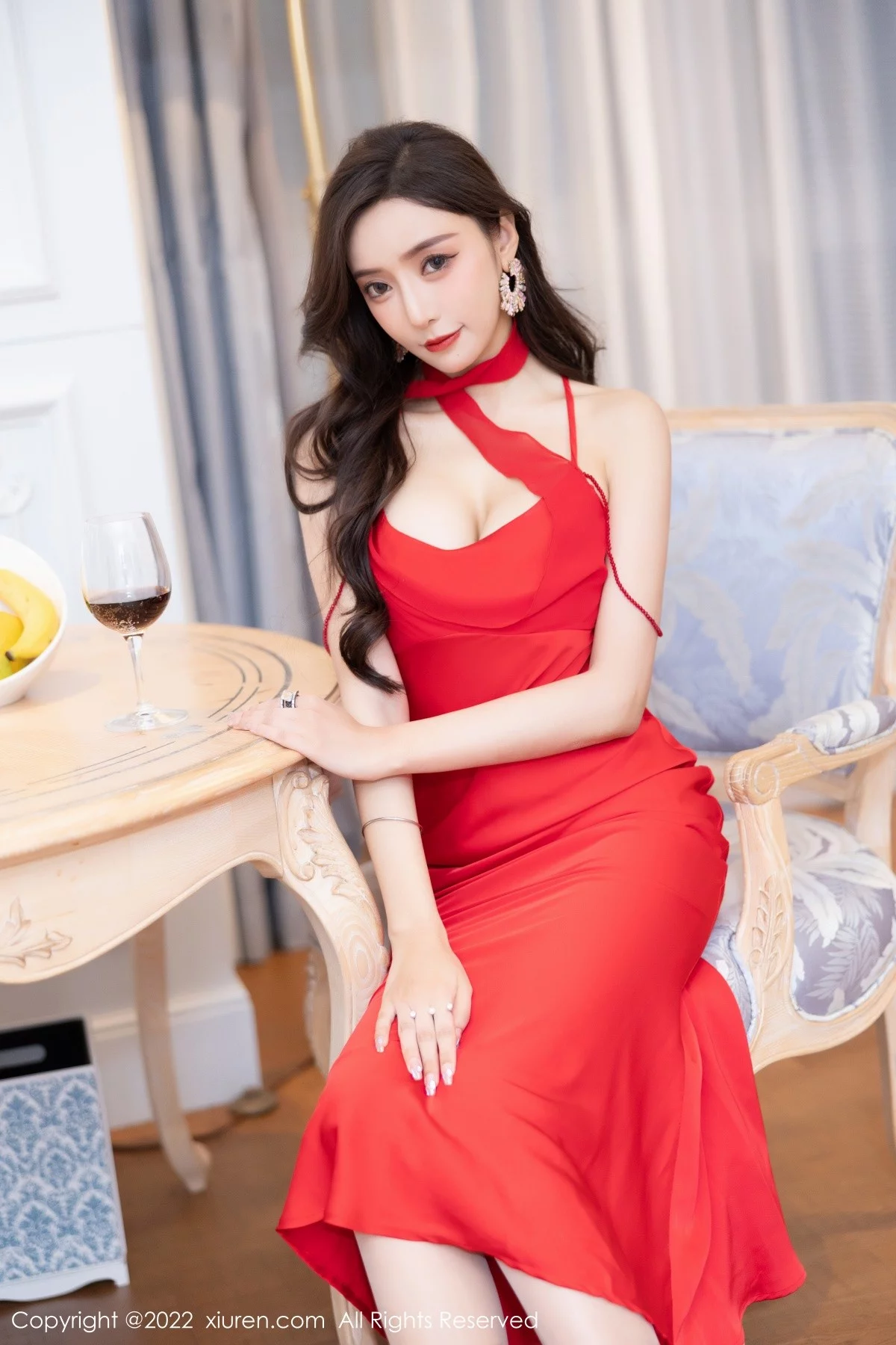 [[XiuRen秀人网]秀人网]No.5470_女神王馨瑶yanni脱性感红色礼裙露金色条纹内衣完美诱惑写真78P