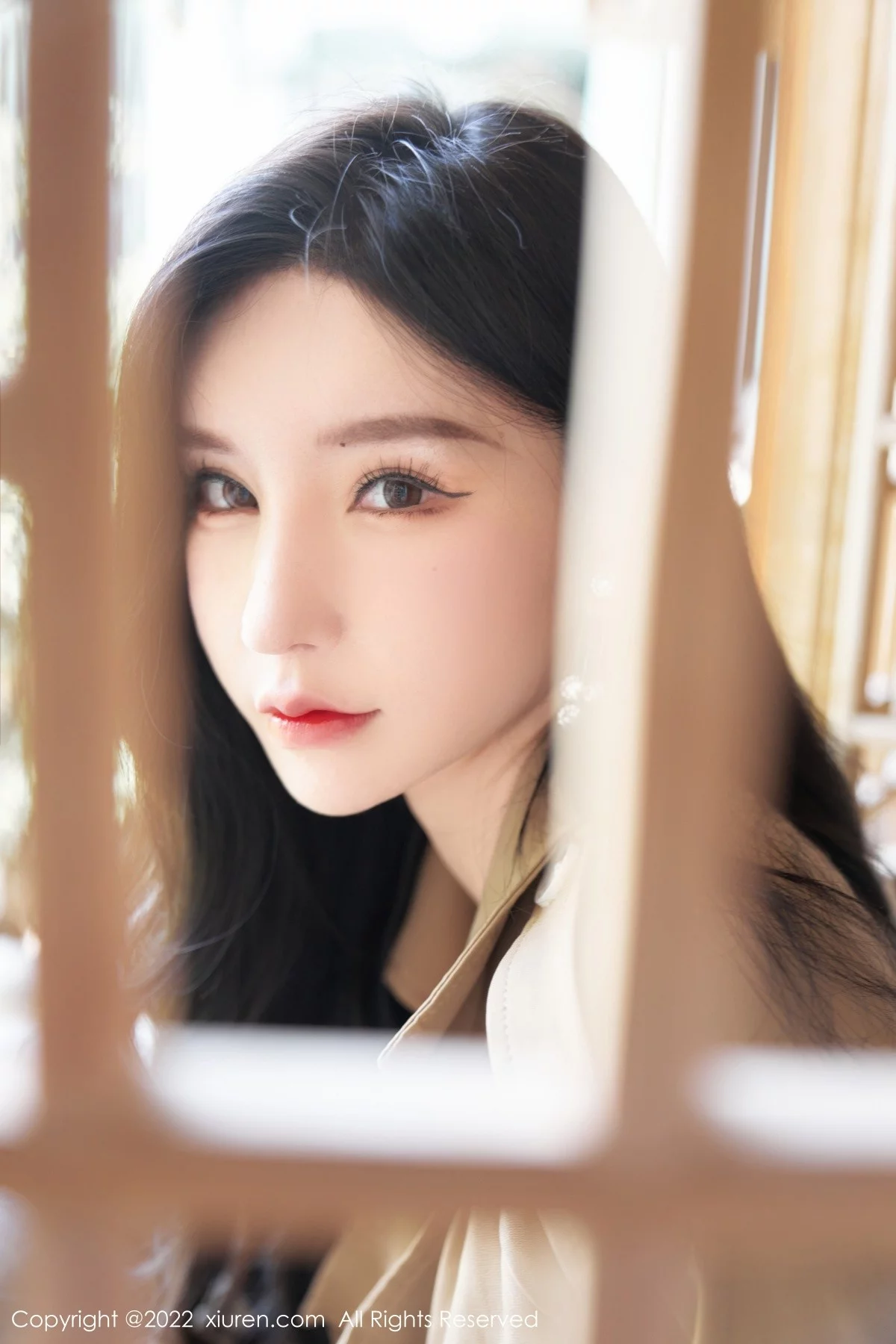 [[XiuRen秀人网]秀人网]No.5469_女神周于希Sally脱杏色风衣露黑色蕾丝内衣配蕾丝吊袜诱惑写真75P