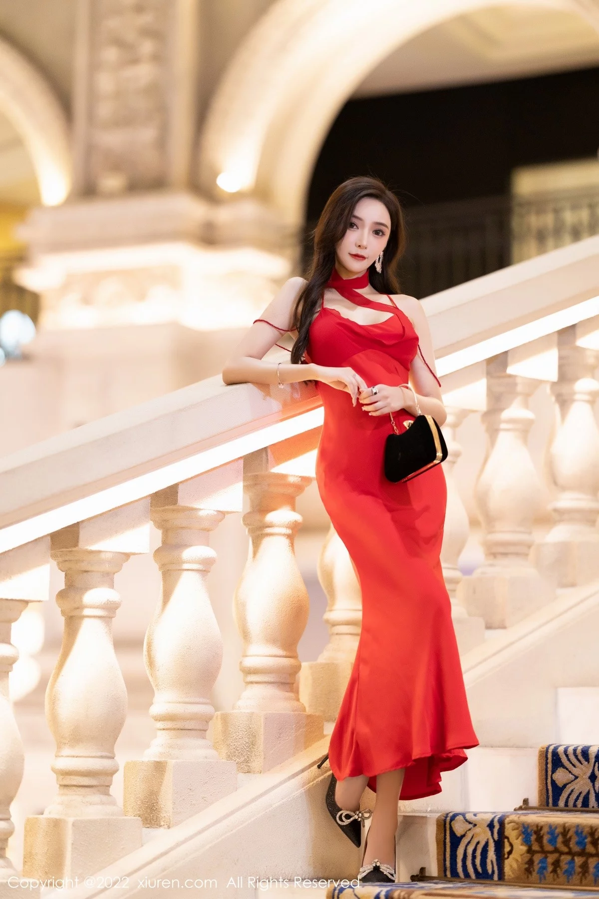 [[XiuRen秀人网]秀人网]No.5470_女神王馨瑶yanni脱性感红色礼裙露金色条纹内衣完美诱惑写真78P