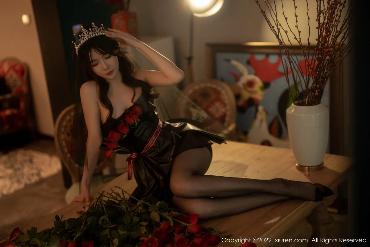 [[XiuRen秀人网]秀人网]No.5552_模特婠婠么私房性感黑色露肩连衣裙配超薄黑丝秀曼妙身材写真74P