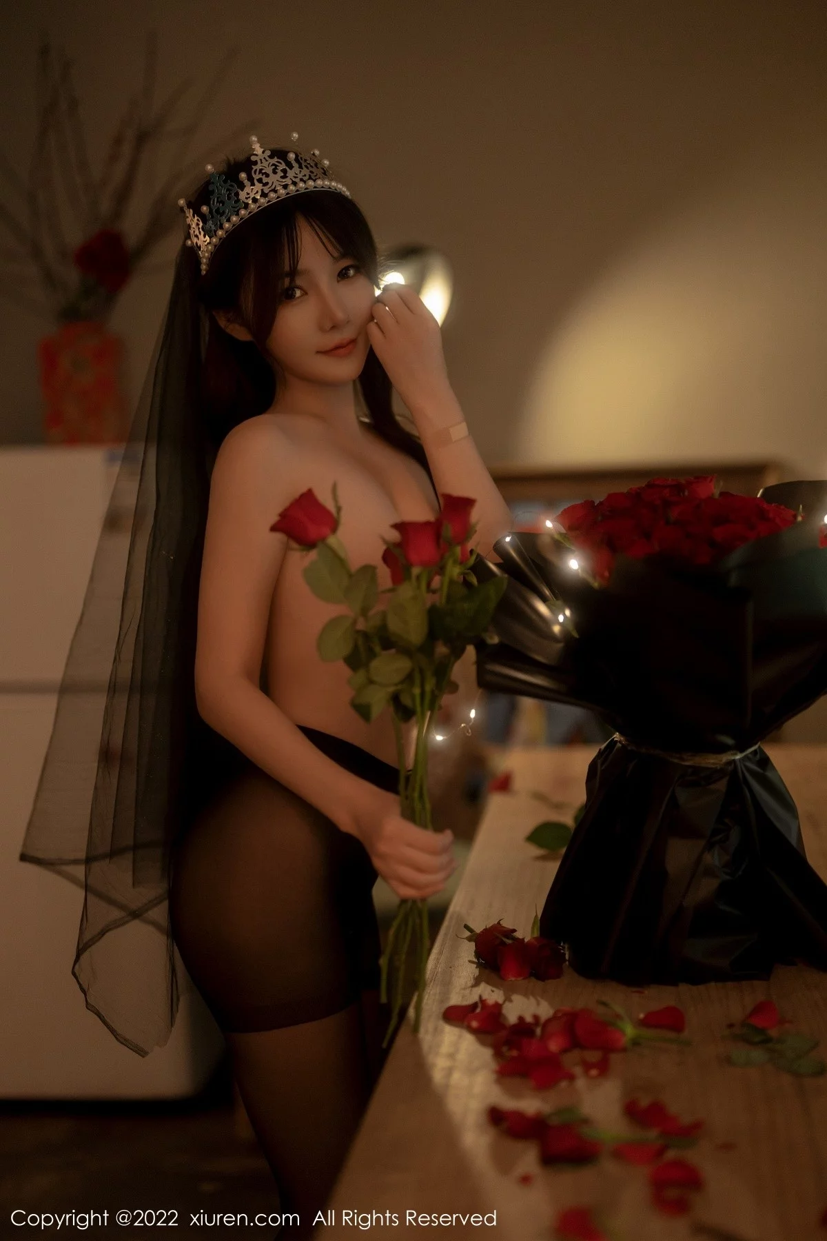 [[XiuRen秀人网]秀人网]No.5552_模特婠婠么私房性感黑色露肩连衣裙配超薄黑丝秀曼妙身材写真74P