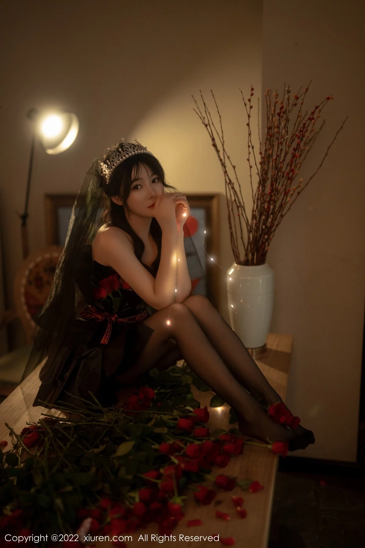 [[XiuRen秀人网]秀人网]No.5552_模特婠婠么私房性感黑色露肩连衣裙配超薄黑丝秀曼妙身材写真74P
