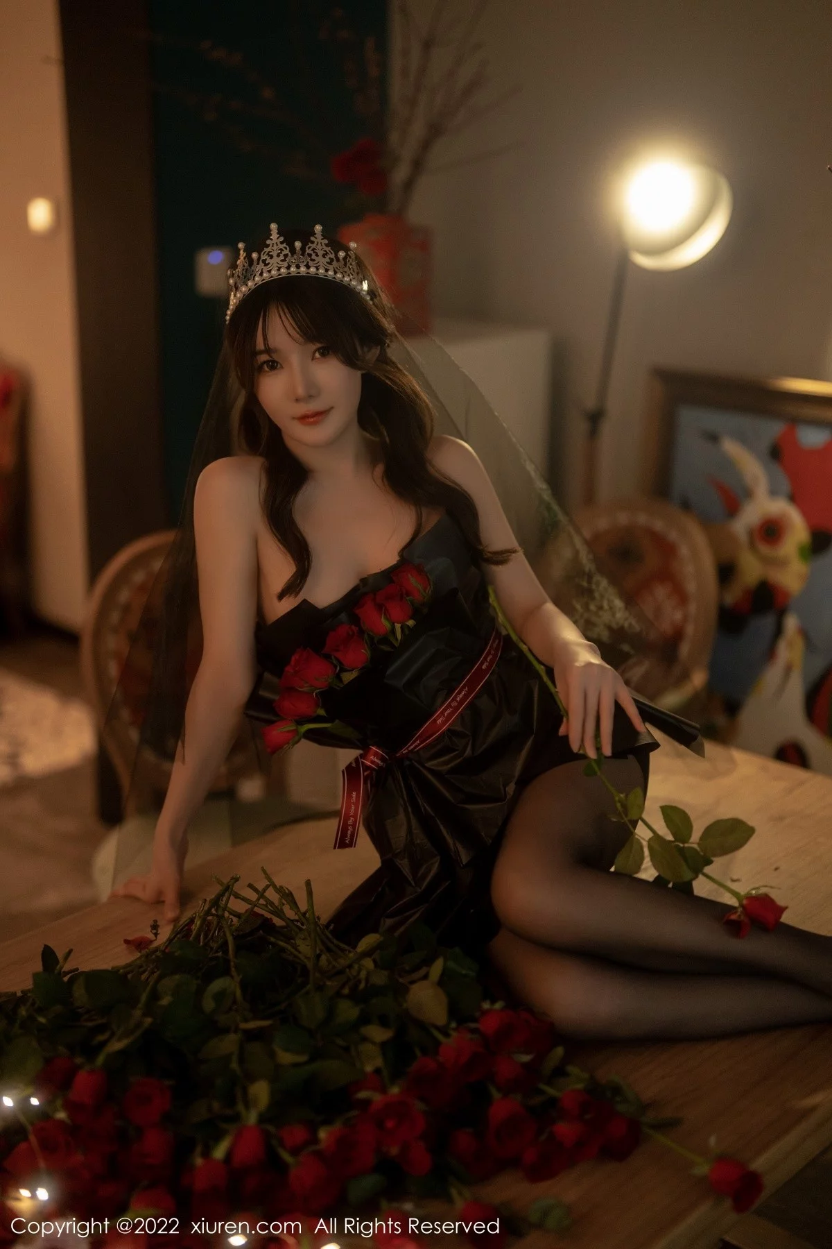 [[XiuRen秀人网]秀人网]No.5552_模特婠婠么私房性感黑色露肩连衣裙配超薄黑丝秀曼妙身材写真74P