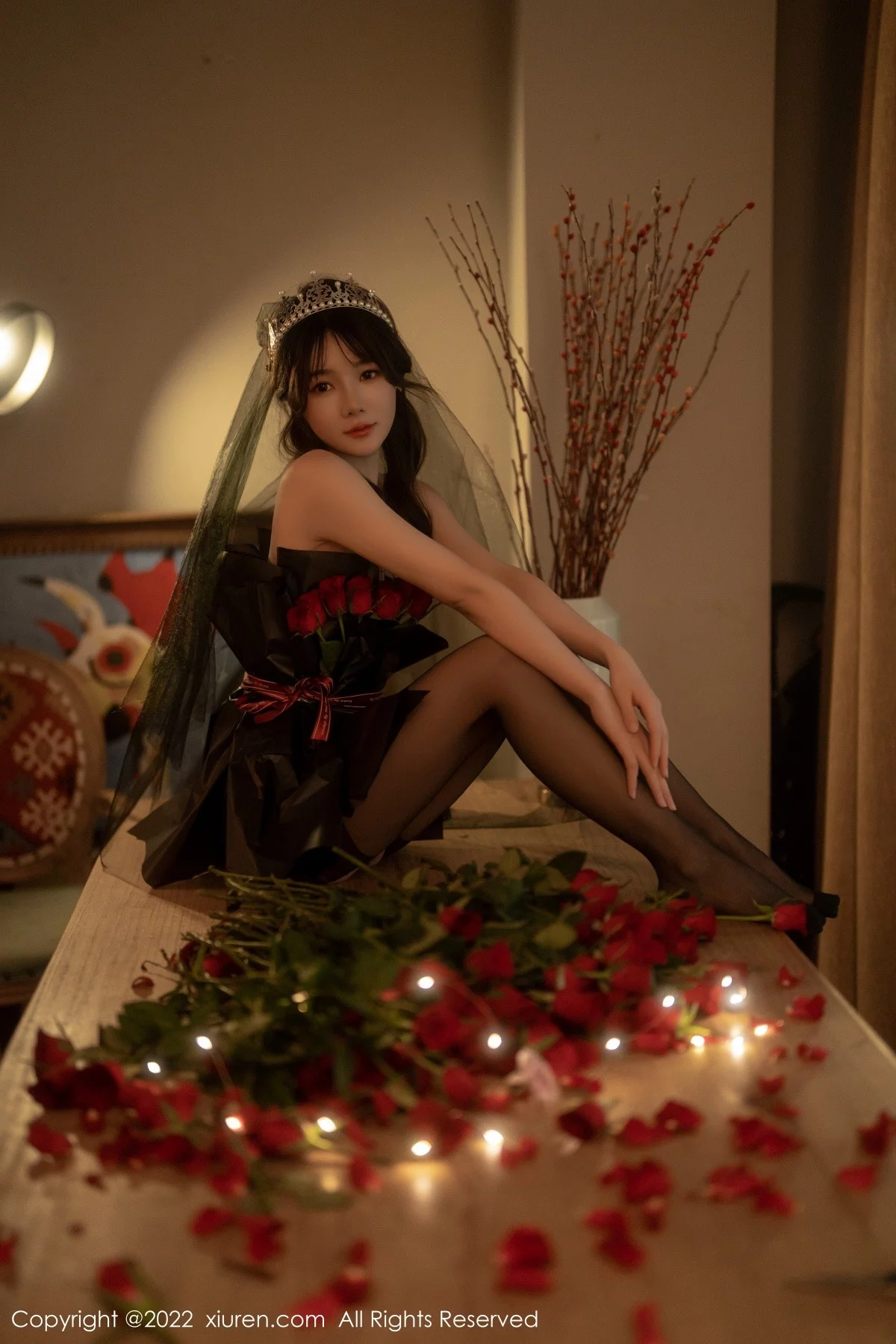 [[XiuRen秀人网]秀人网]No.5552_模特婠婠么私房性感黑色露肩连衣裙配超薄黑丝秀曼妙身材写真74P