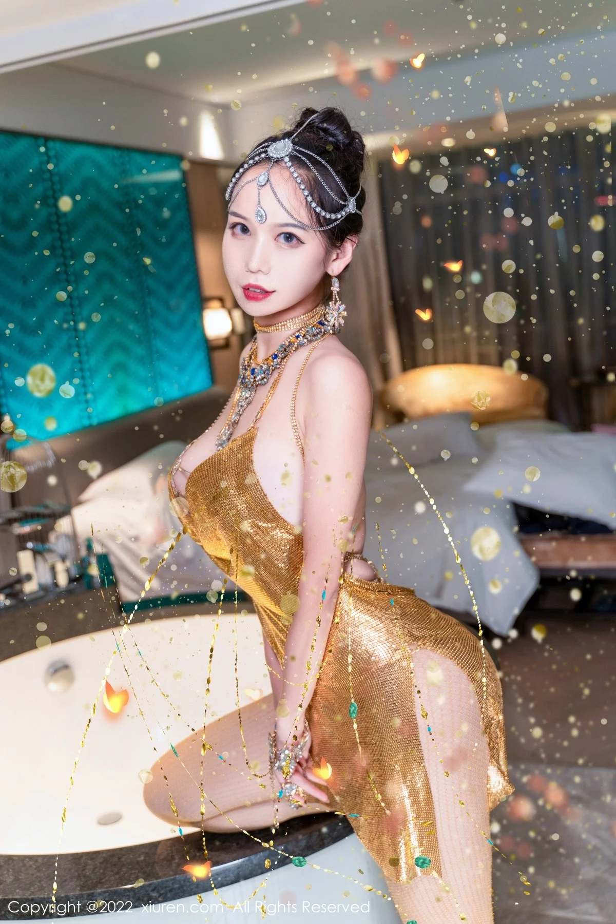 [[XiuRen秀人网]秀人网]No.5559_模特大美妞儿黄金甲主题性感情趣吊带真空秀豪乳翘臀诱惑写真62P