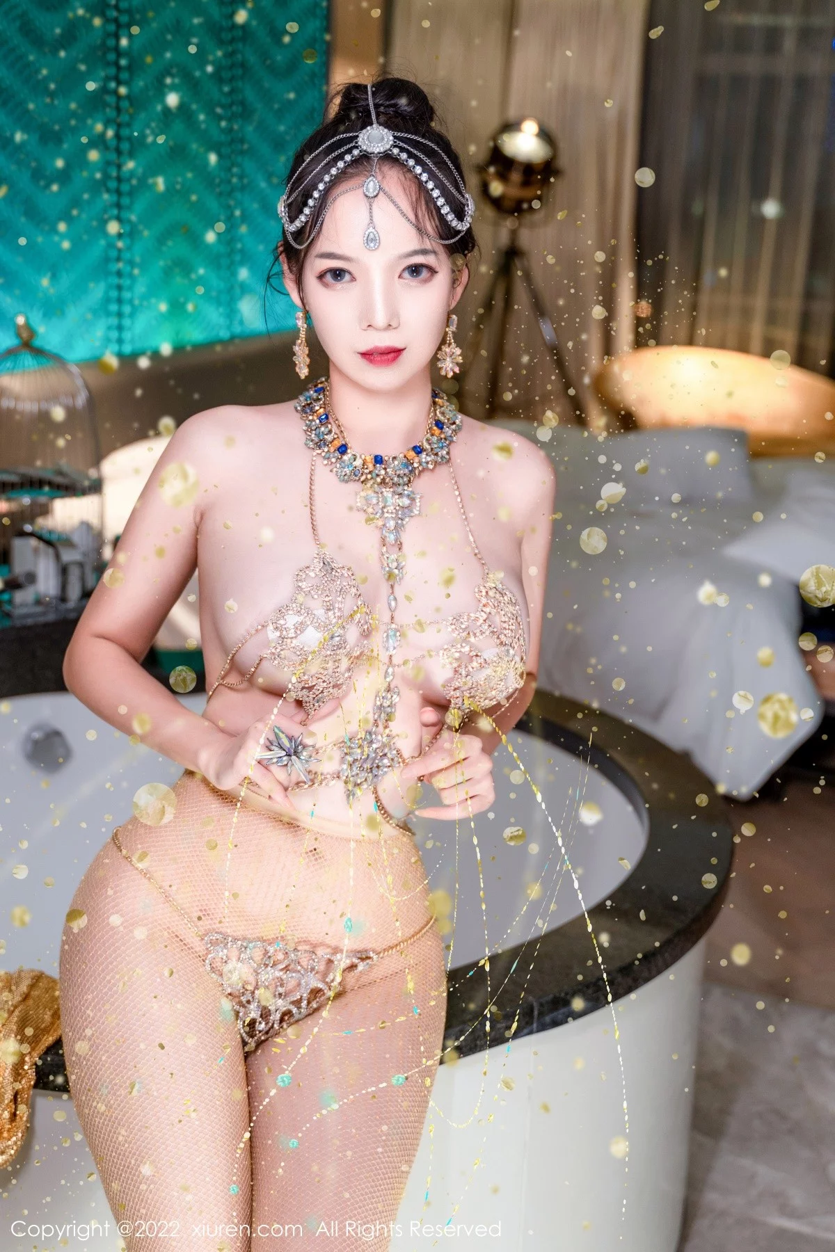 [[XiuRen秀人网]秀人网]No.5559_模特大美妞儿黄金甲主题性感情趣吊带真空秀豪乳翘臀诱惑写真62P
