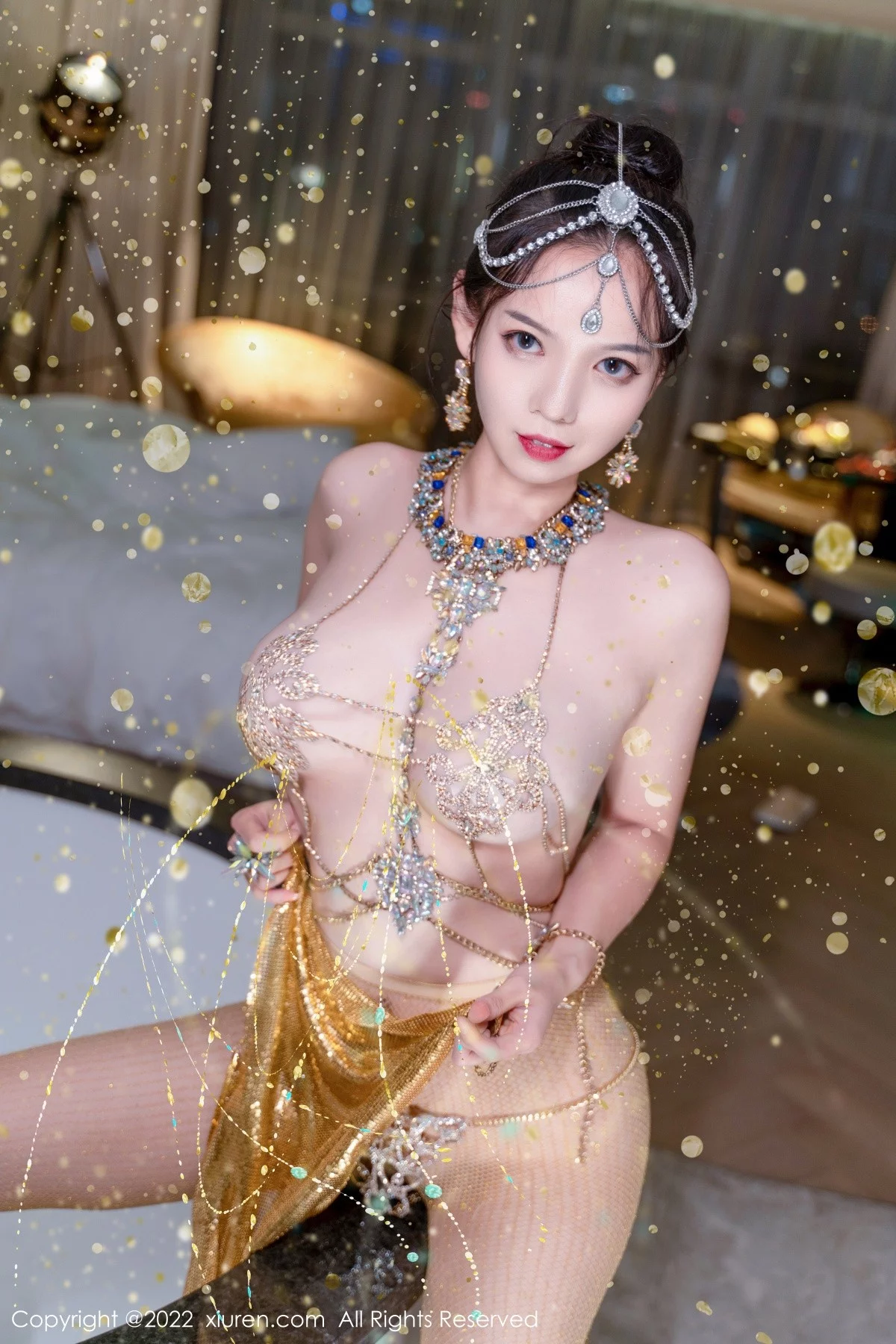 [[XiuRen秀人网]秀人网]No.5559_模特大美妞儿黄金甲主题性感情趣吊带真空秀豪乳翘臀诱惑写真62P