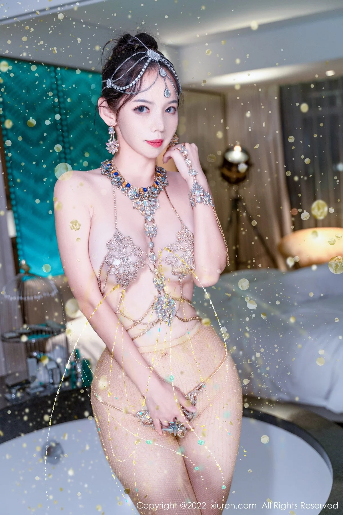 [[XiuRen秀人网]秀人网]No.5559_模特大美妞儿黄金甲主题性感情趣吊带真空秀豪乳翘臀诱惑写真62P