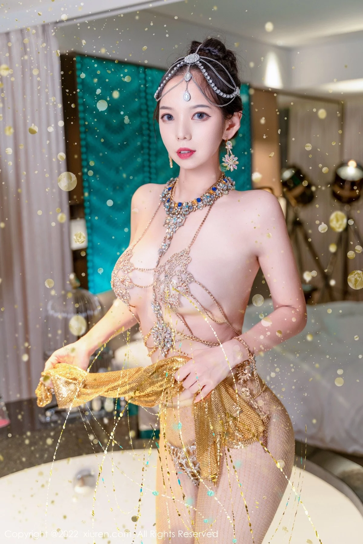 [[XiuRen秀人网]秀人网]No.5559_模特大美妞儿黄金甲主题性感情趣吊带真空秀豪乳翘臀诱惑写真62P