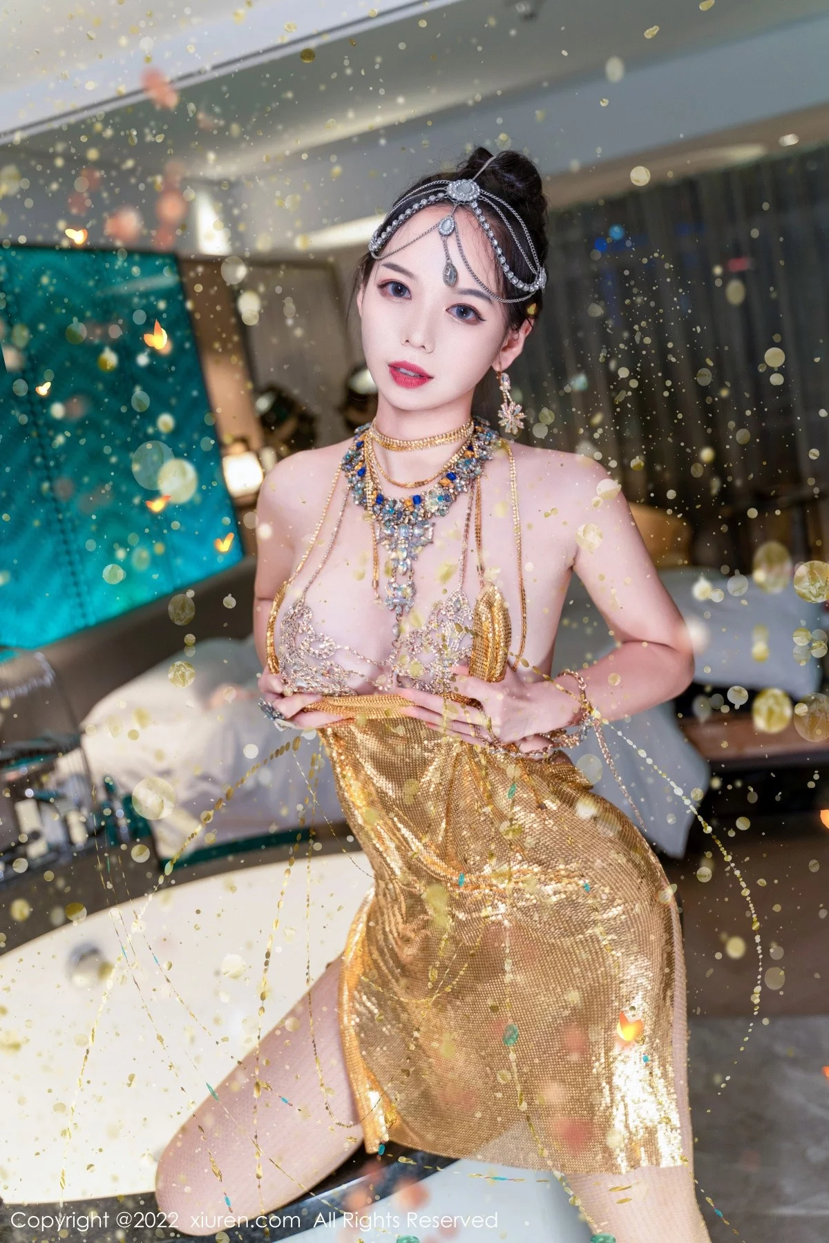 [[XiuRen秀人网]秀人网]No.5559_模特大美妞儿黄金甲主题性感情趣吊带真空秀豪乳翘臀诱惑写真62P