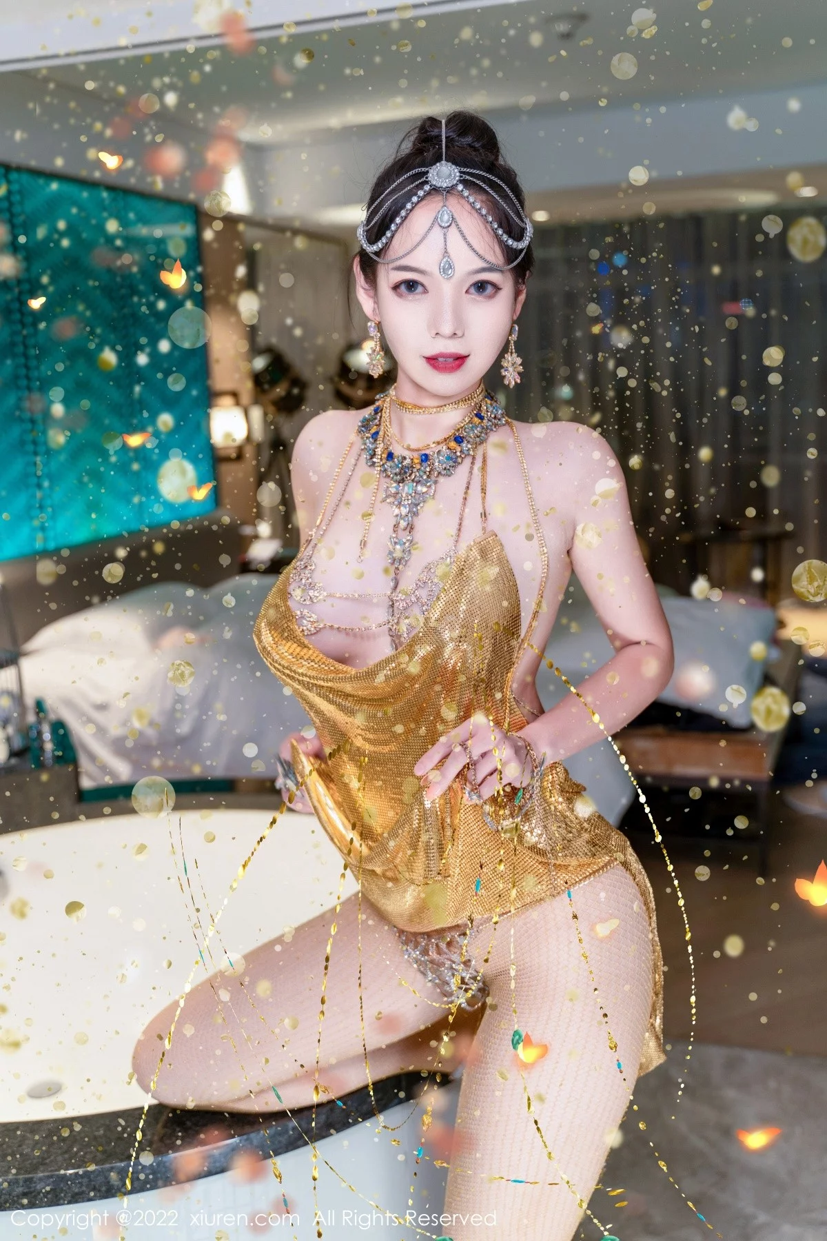 [[XiuRen秀人网]秀人网]No.5559_模特大美妞儿黄金甲主题性感情趣吊带真空秀豪乳翘臀诱惑写真62P