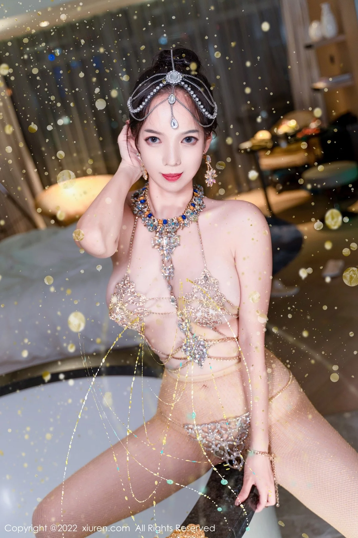 [[XiuRen秀人网]秀人网]No.5559_模特大美妞儿黄金甲主题性感情趣吊带真空秀豪乳翘臀诱惑写真62P