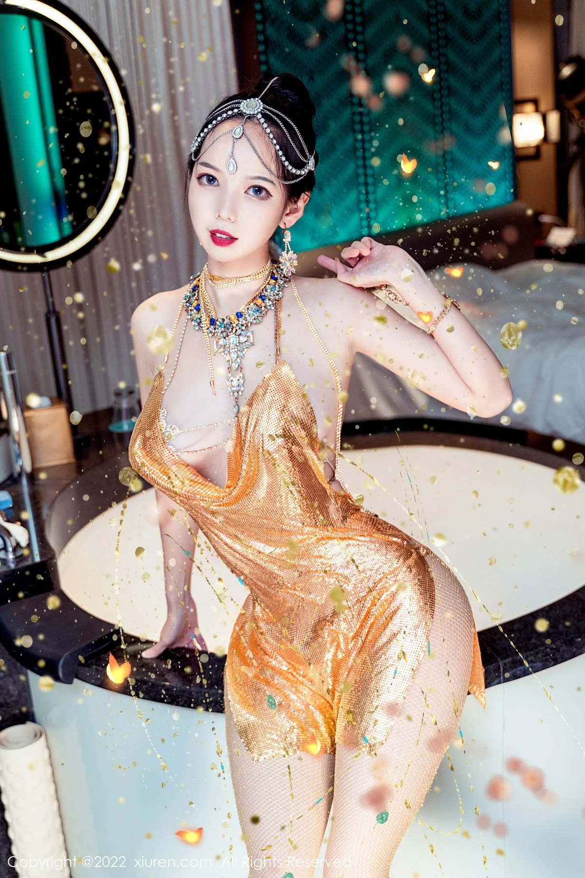 [[XiuRen秀人网]秀人网]No.5559_模特大美妞儿黄金甲主题性感情趣吊带真空秀豪乳翘臀诱惑写真62P