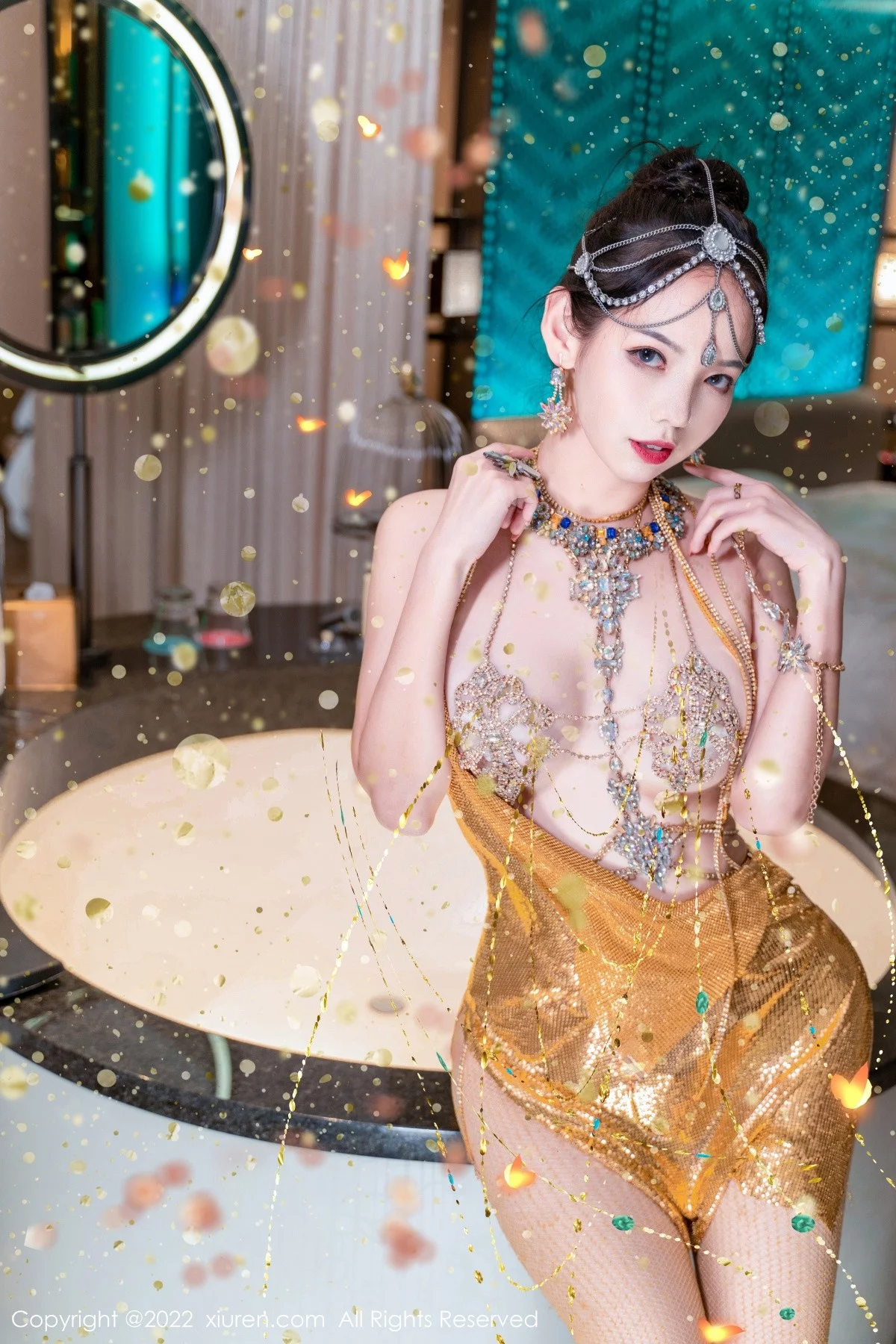 [[XiuRen秀人网]秀人网]No.5559_模特大美妞儿黄金甲主题性感情趣吊带真空秀豪乳翘臀诱惑写真62P