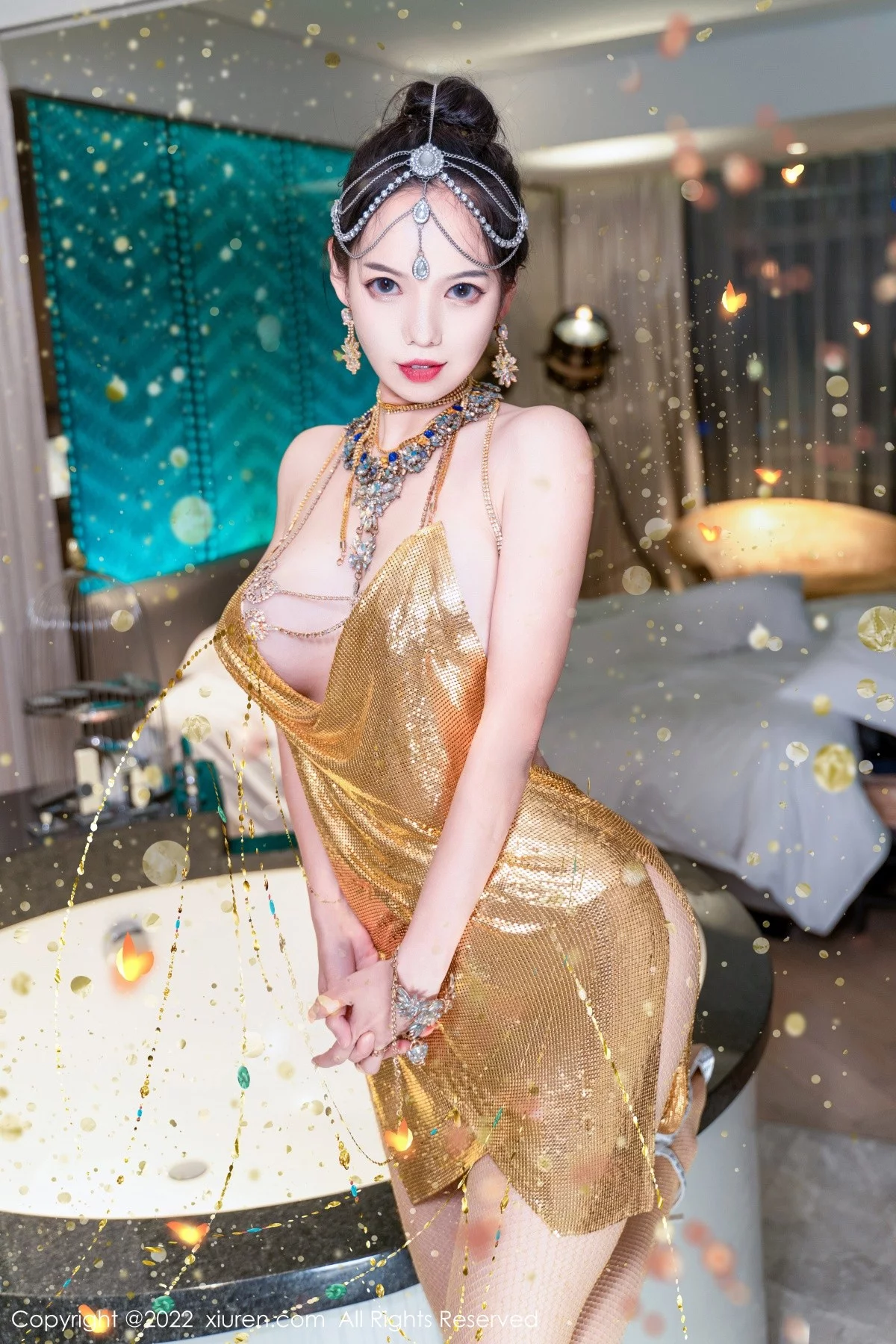 [[XiuRen秀人网]秀人网]No.5559_模特大美妞儿黄金甲主题性感情趣吊带真空秀豪乳翘臀诱惑写真62P