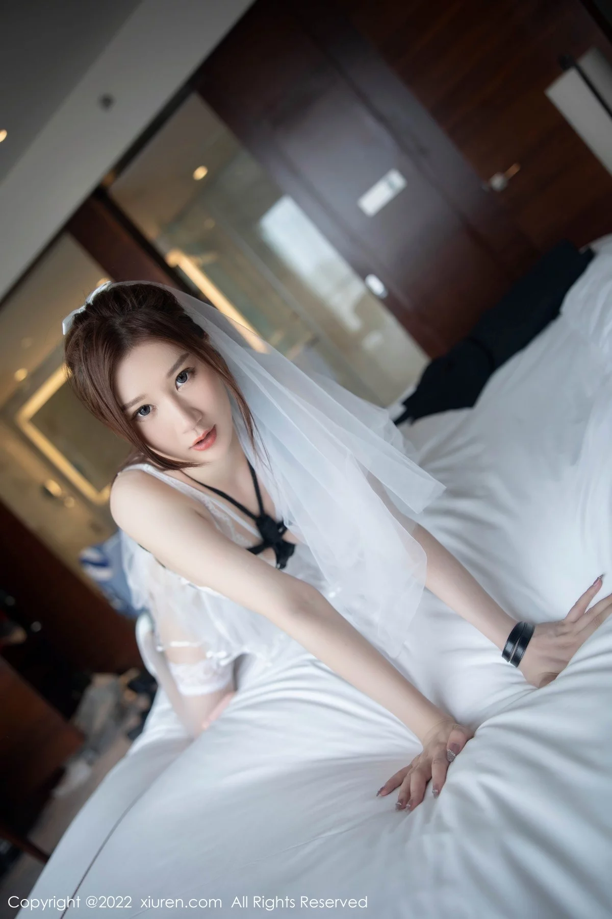 [[XiuRen秀人网]秀人网]No.5565_模特顾乔楠Cora白色轻透薄纱公主裙配蕾丝吊袜极致诱惑写真78P