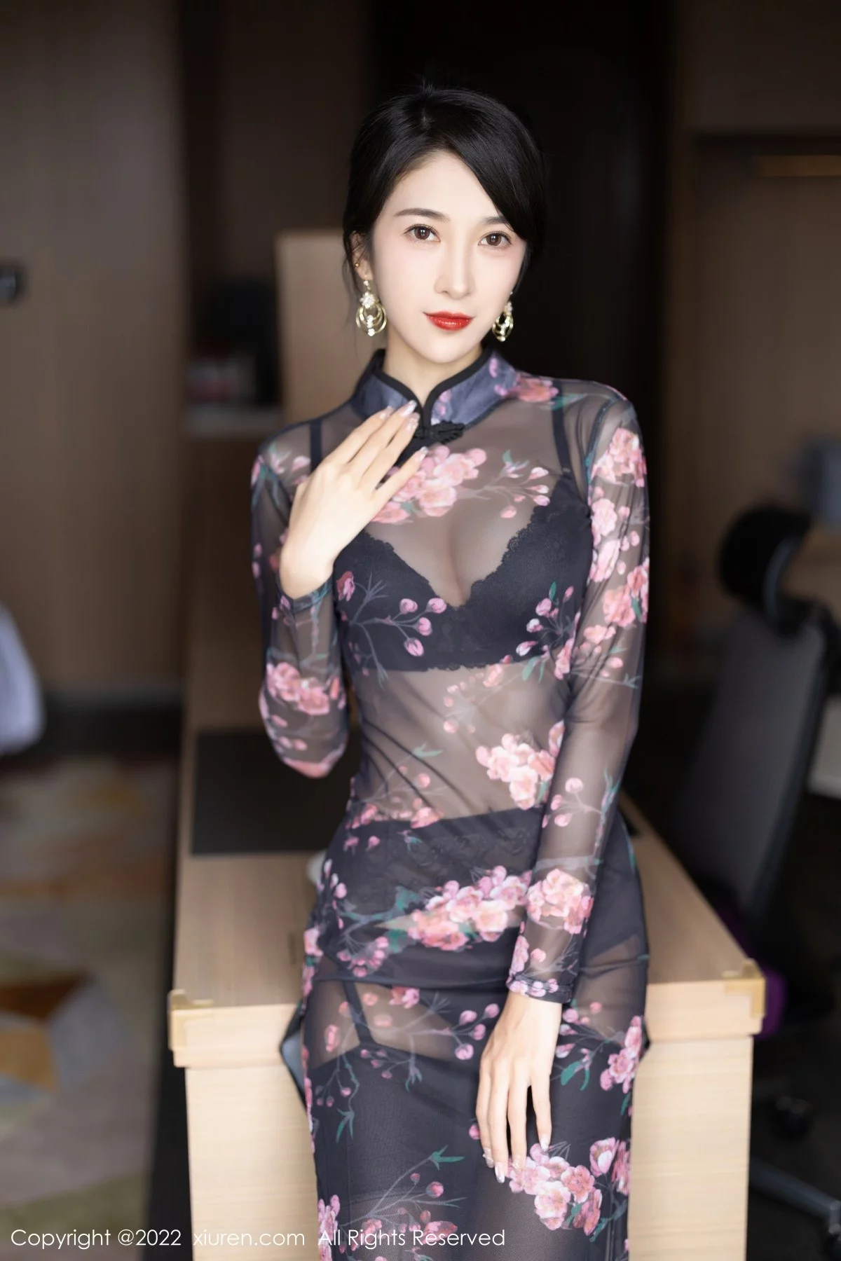 [[XiuRen秀人网]秀人网]No.5585_模特林乐一私房性感轻透花纹旗袍露黑色内衣秀曼妙身材诱惑写真82P