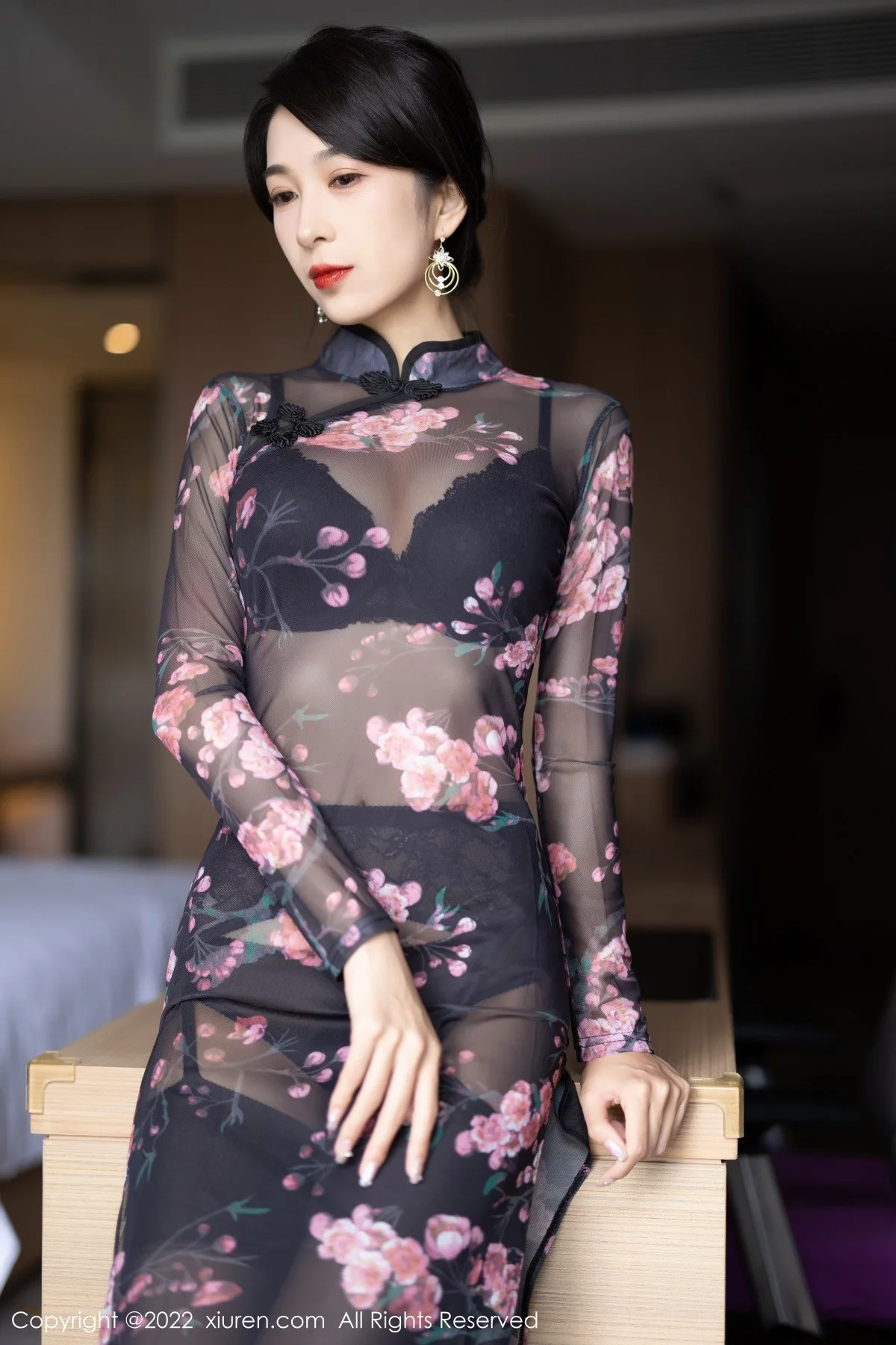[[XiuRen秀人网]秀人网]No.5585_模特林乐一私房性感轻透花纹旗袍露黑色内衣秀曼妙身材诱惑写真82P