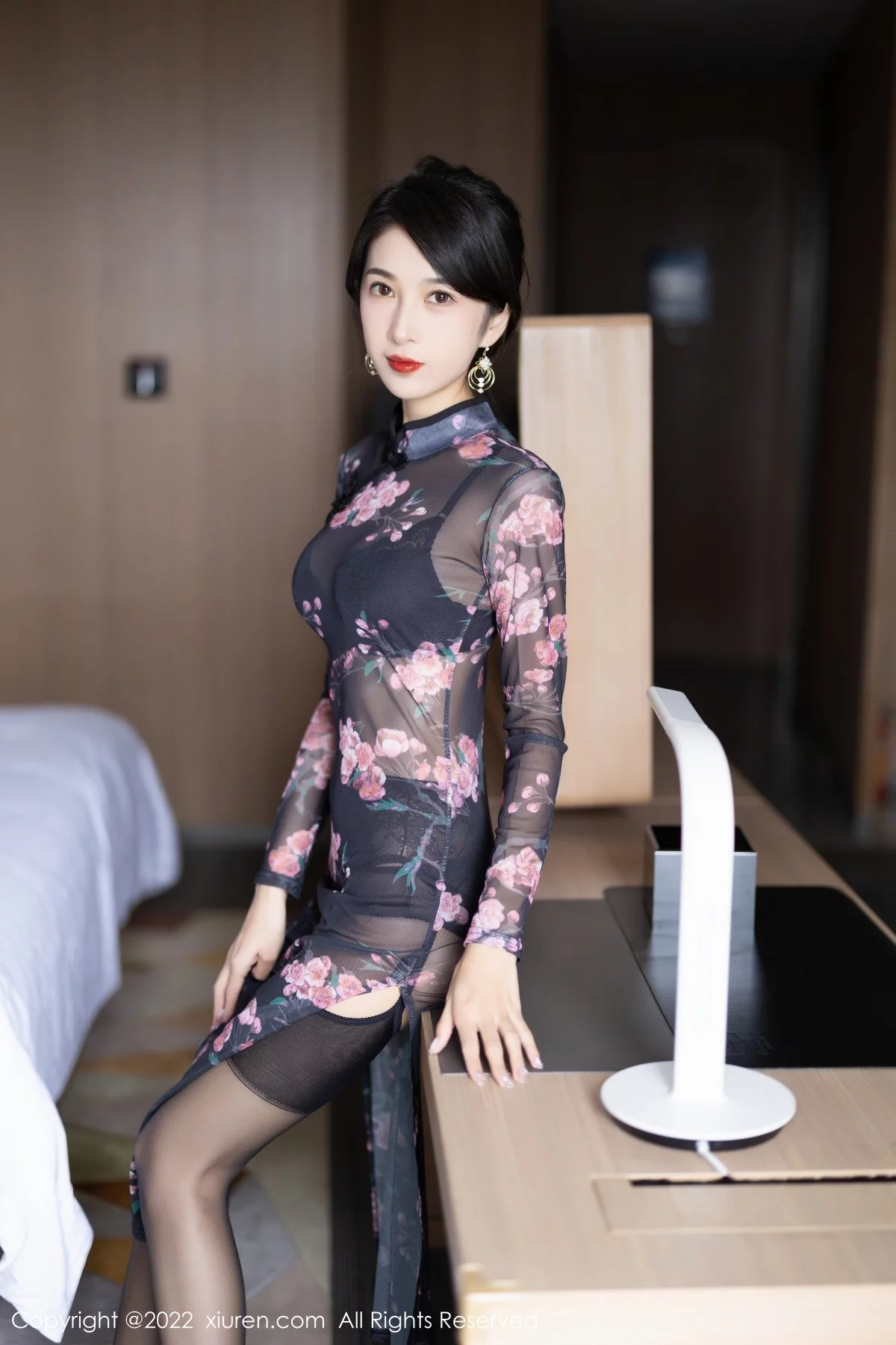 [[XiuRen秀人网]秀人网]No.5585_模特林乐一私房性感轻透花纹旗袍露黑色内衣秀曼妙身材诱惑写真82P