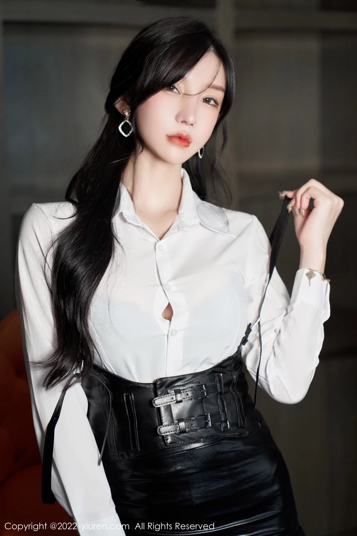 [[XiuRen秀人网]秀人网]No.5602_女神周于希Sally性感白T配黑皮短裙露黑色蕾丝内衣完美诱惑写真90P