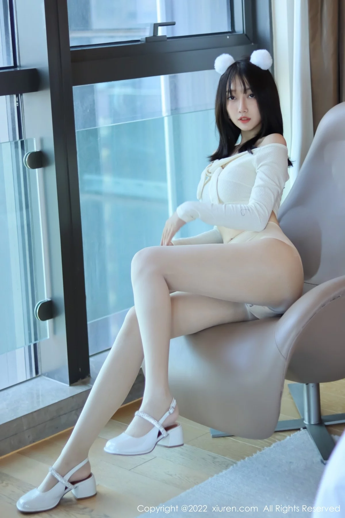 [[XiuRen秀人网]秀人网]No.5598_模特玥儿玥er香格里拉旅拍性感米色上衣配原色丝袜迷人诱惑写真57P