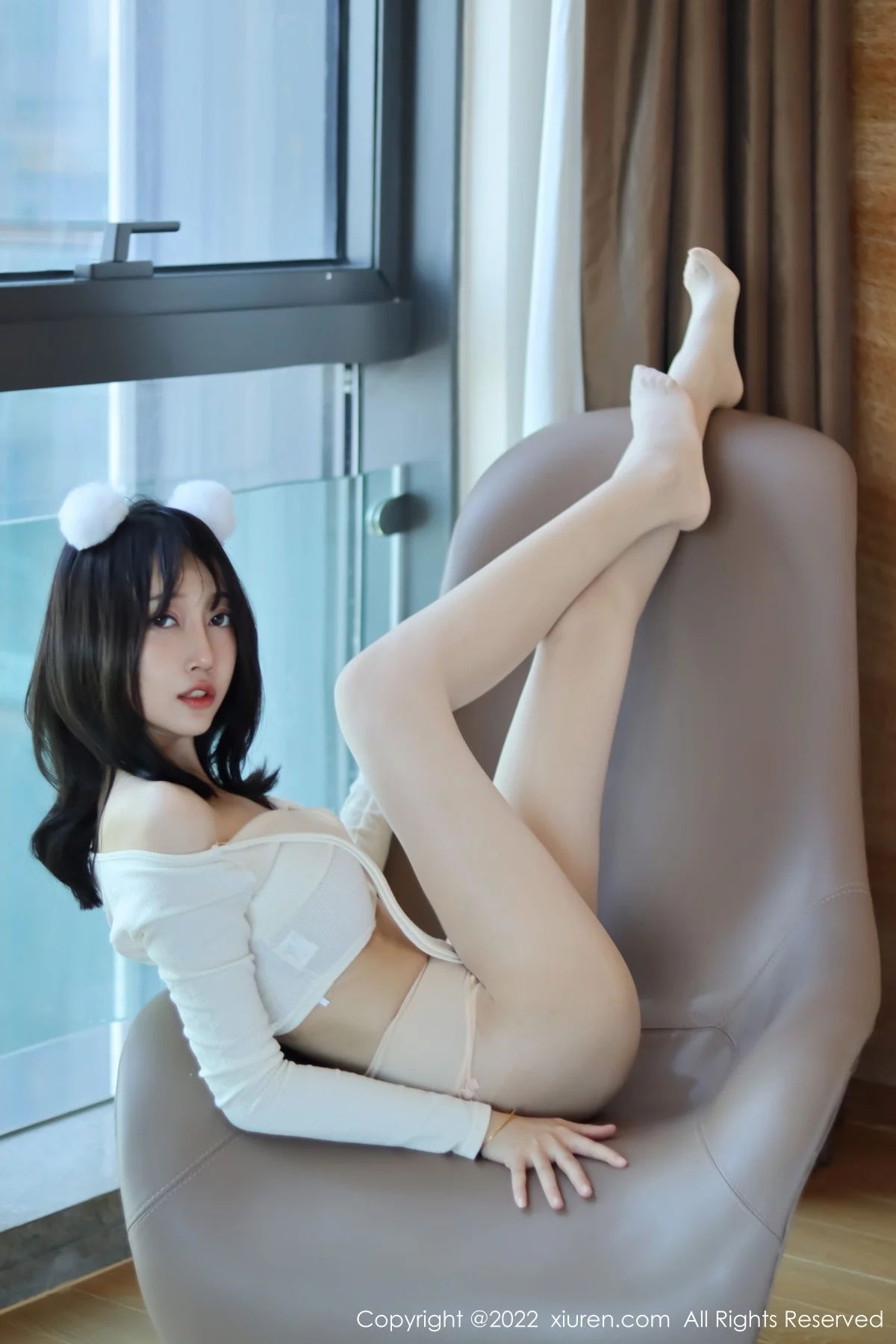 [[XiuRen秀人网]秀人网]No.5598_模特玥儿玥er香格里拉旅拍性感米色上衣配原色丝袜迷人诱惑写真57P