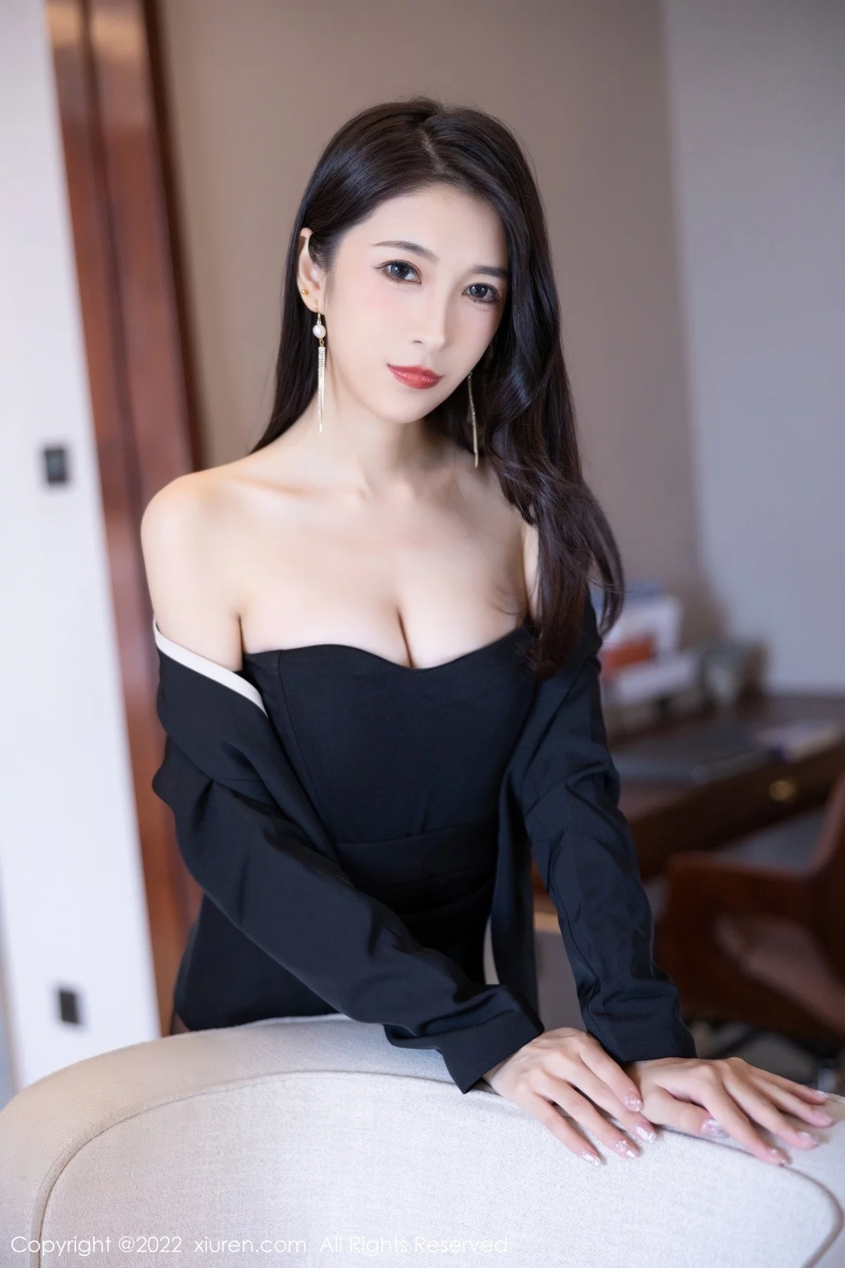 [[XiuRen秀人网]秀人网]No.5473_模特林乐一私房性感黑色套装半脱露超薄无内黑丝极致魅惑写真84P