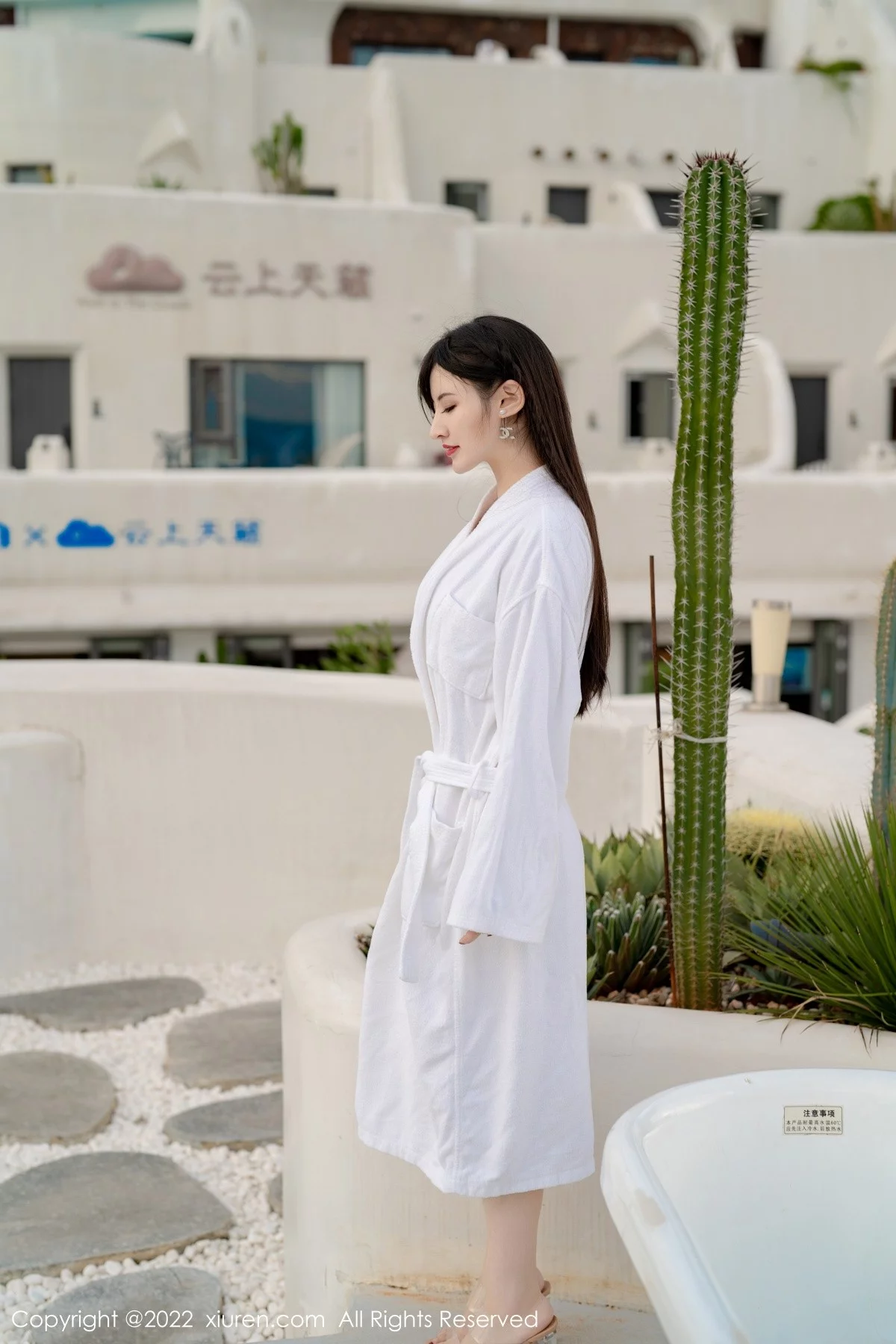 [[XiuRen秀人网]秀人网]No.5476_模特诗诗kiki大理旅拍户外性感白色比基尼秀惹火身材诱惑写真55P