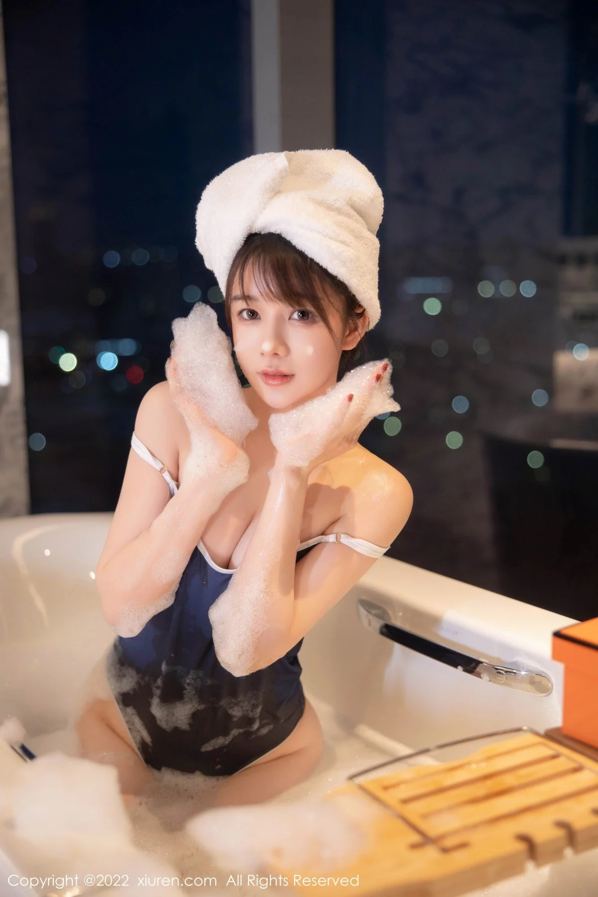 [[XiuRen秀人网]秀人网]No.5477_模特婠婠么私房浴缸性感深蓝色比基尼湿身泡泡浴撩人诱惑写真76P