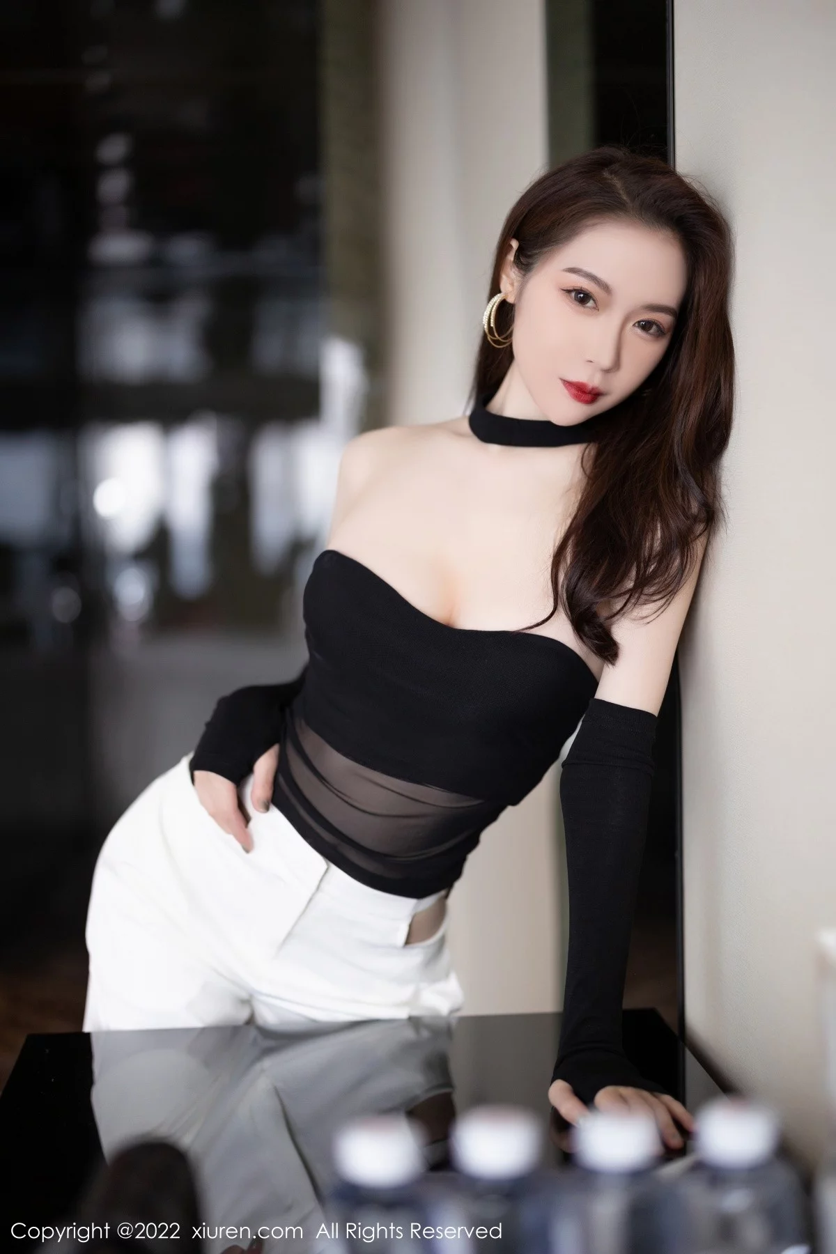 [[XiuRen秀人网]秀人网]No.5487_模特梦心玥黑色轻透露肩网纱配白长裤半脱秀曼妙身姿诱惑写真80P