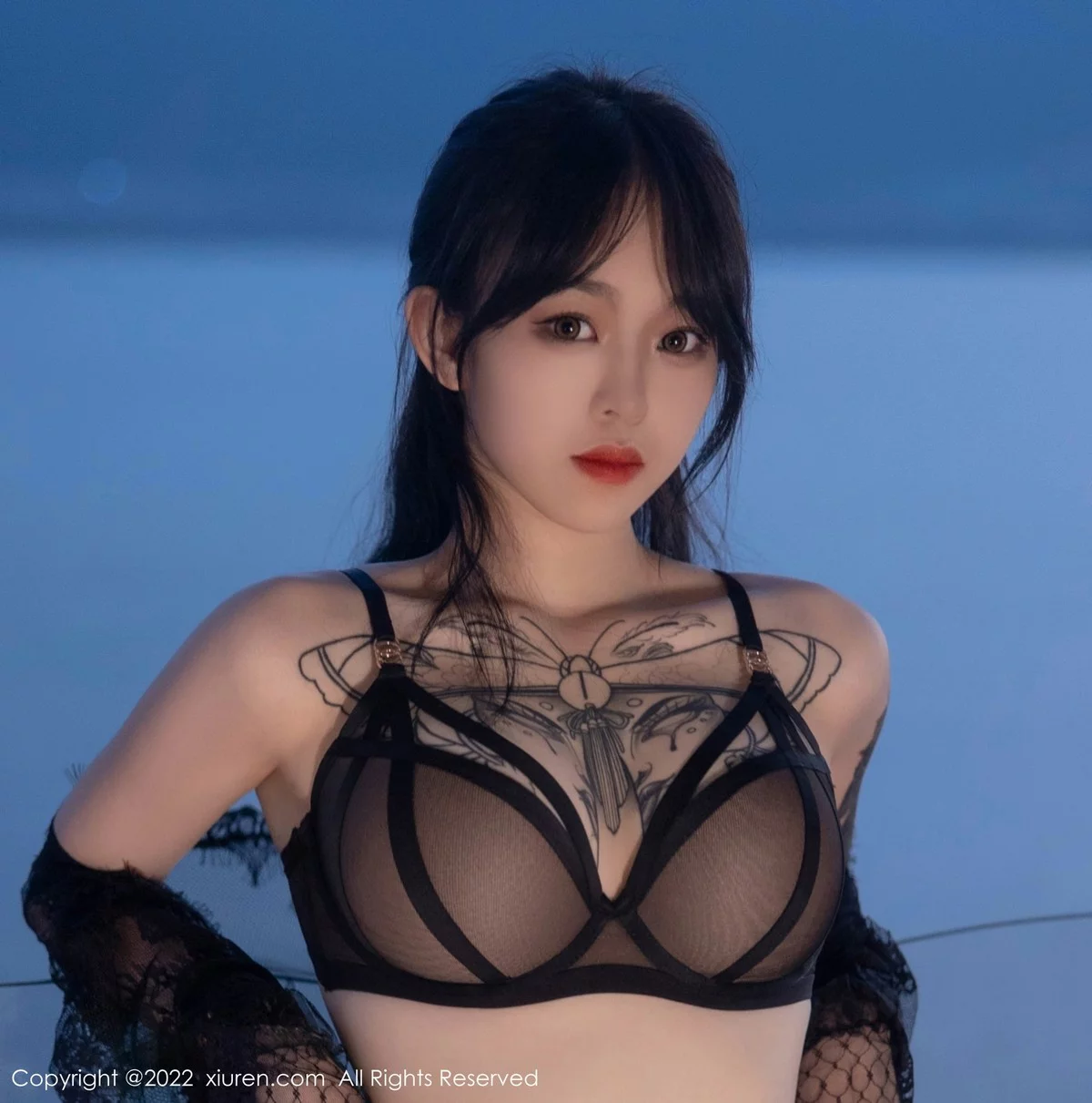 [[XiuRen秀人网]秀人网]No.5491_模特奶瓶大理旅拍性感黑网纱披风露黑色轻透内衣极致魅惑写真70P