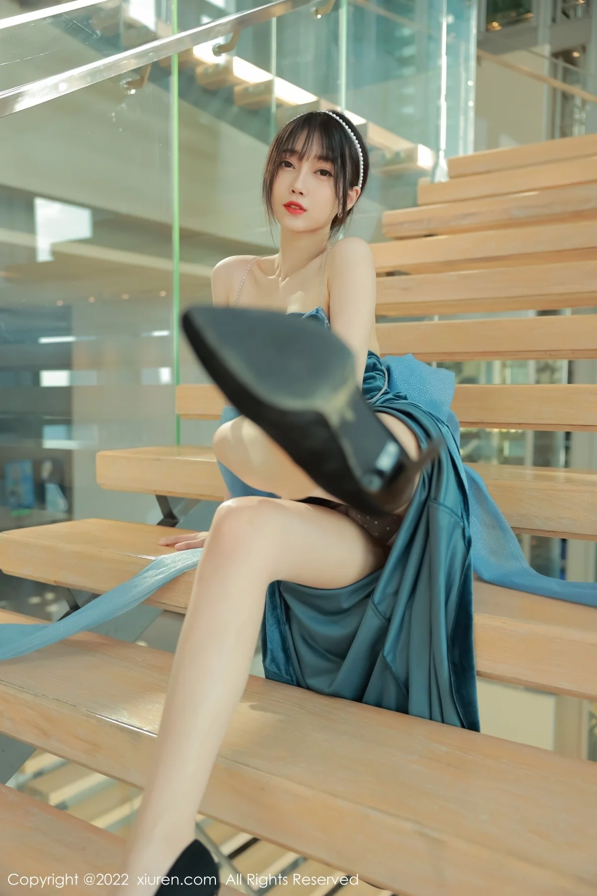 [[XiuRen秀人网]秀人网]No.5493_模特玥儿玥er香格里拉旅拍暗绿色吊带长裙秀完美身材诱惑写真59P