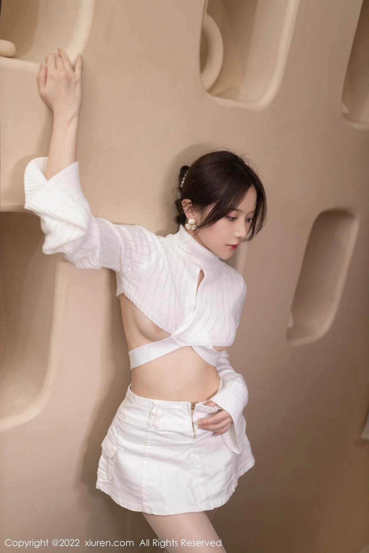 [[XiuRen秀人网]秀人网]No.5503_模特鱼子酱Fish纯白轻透上衣配白短裙露闪亮开档肉丝诱惑写真81P