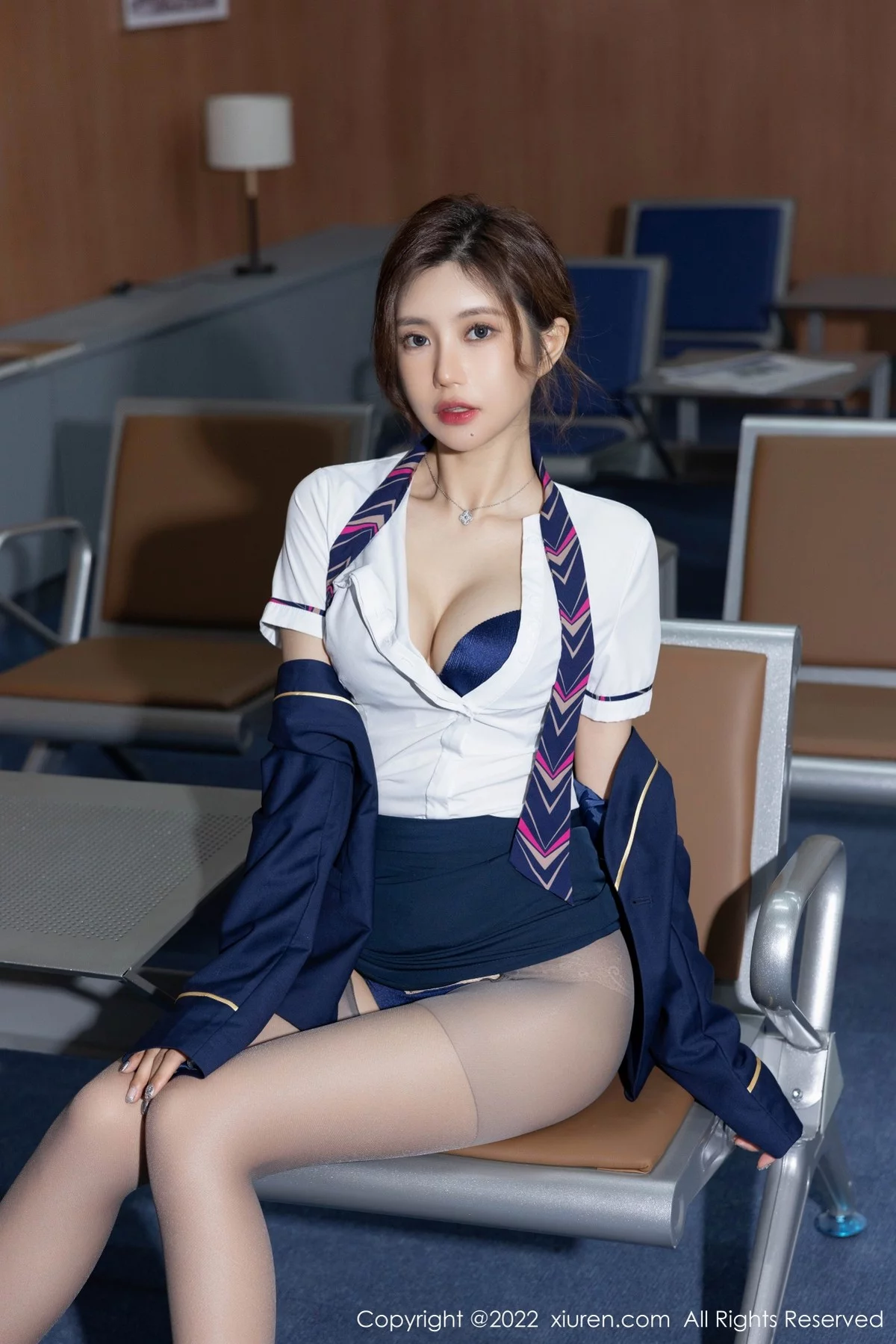 [[XiuRen秀人网]秀人网]No.5499_女神绮里嘉ula性感空姐制服半脱露蓝色内衣配开档灰丝诱惑写真60P