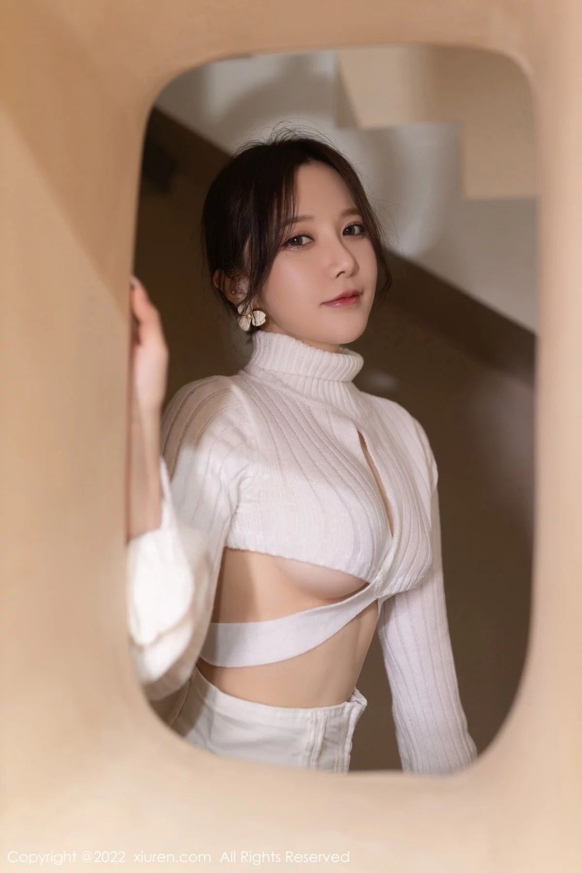 [[XiuRen秀人网]秀人网]No.5503_模特鱼子酱Fish纯白轻透上衣配白短裙露闪亮开档肉丝诱惑写真81P