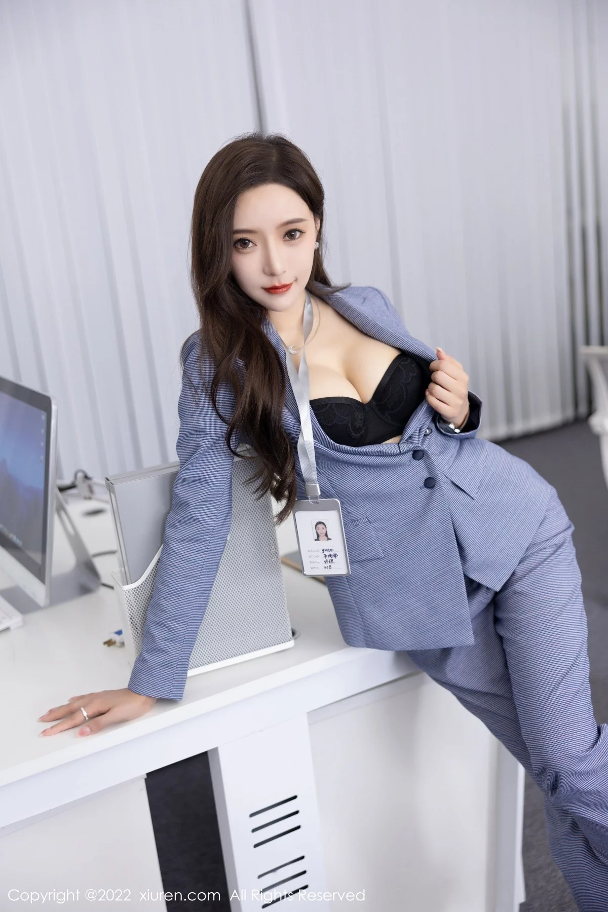 [[XiuRen秀人网]秀人网]No.5629_女神王馨瑶yanni私房脱蓝灰职业装露性感黑色内衣丰满诱惑写真82P