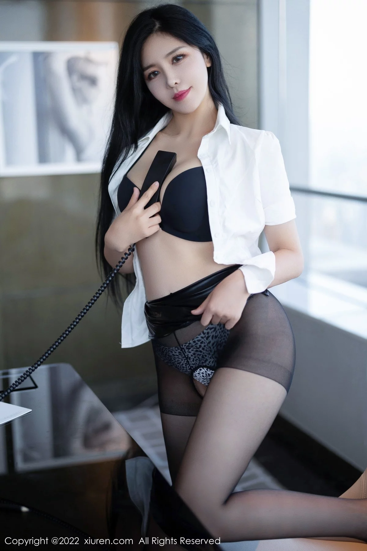 [[XiuRen秀人网]秀人网]No.5635_女神刘钰儿成都旅拍性感白T配黑短裙露开档黑丝极致魅惑写真74P