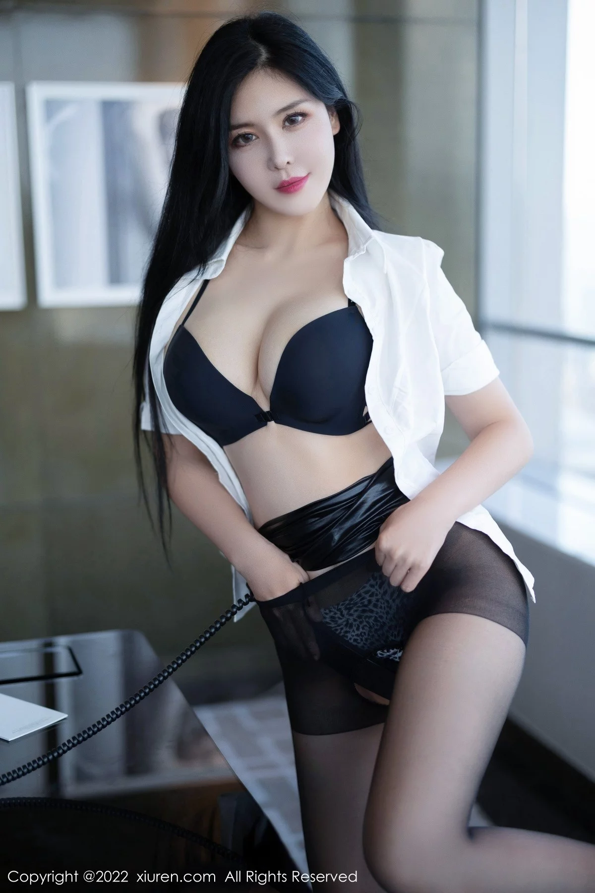 [[XiuRen秀人网]秀人网]No.5635_女神刘钰儿成都旅拍性感白T配黑短裙露开档黑丝极致魅惑写真74P