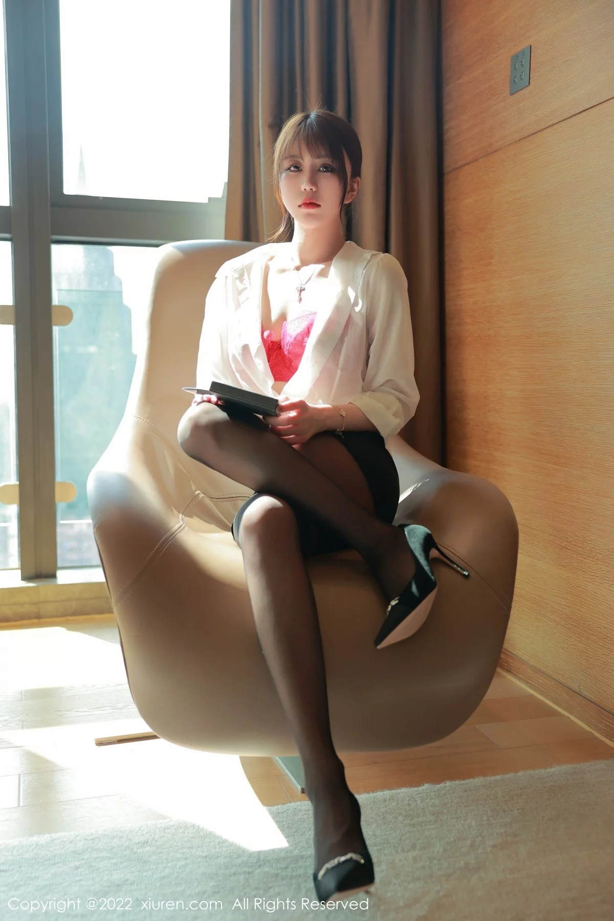 [[XiuRen秀人网]秀人网]No.5607_模特tina_甜仔香格里拉旅拍性感白T配黑短裙露蕾丝内衣诱惑写真52P