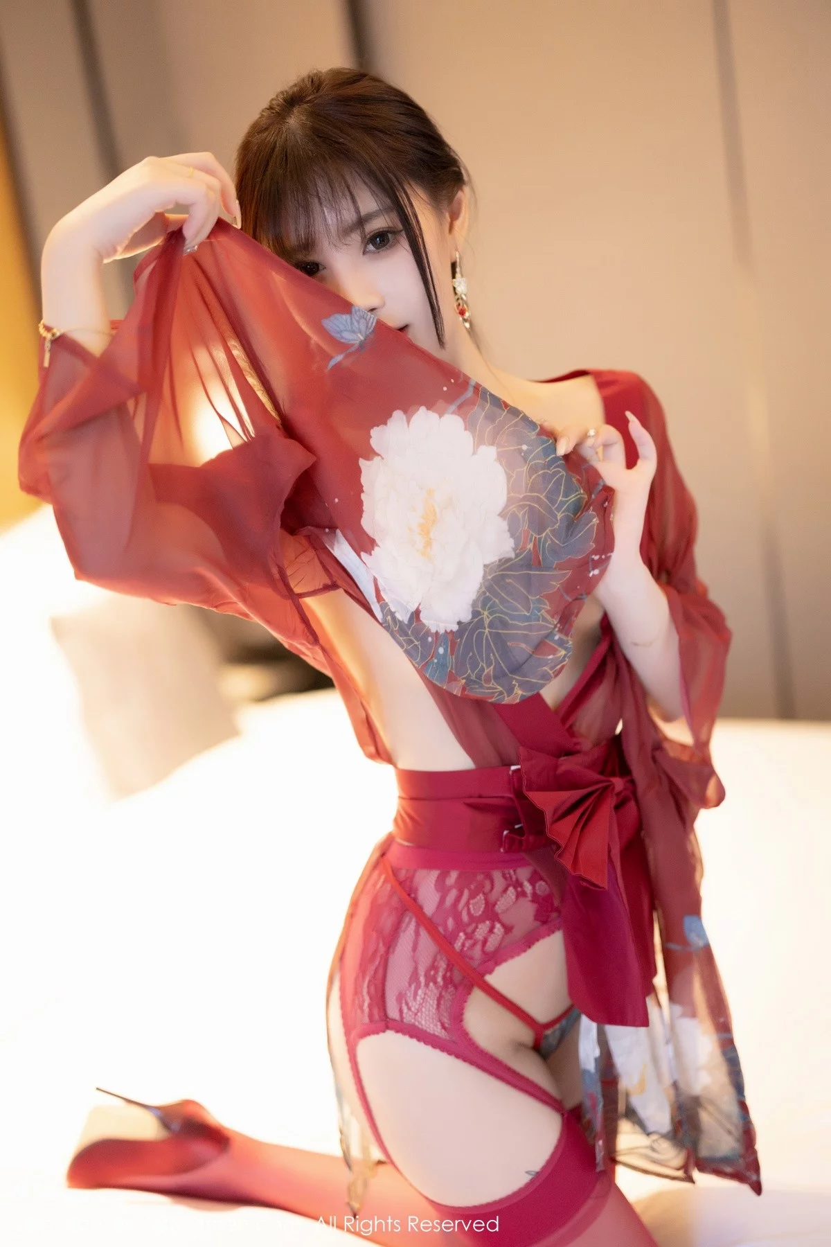 [[XiuRen秀人网]秀人网]No.5606_模特张欣欣性感红色轻透薄纱服配红丝吊袜秀苗条身材诱惑写真80P