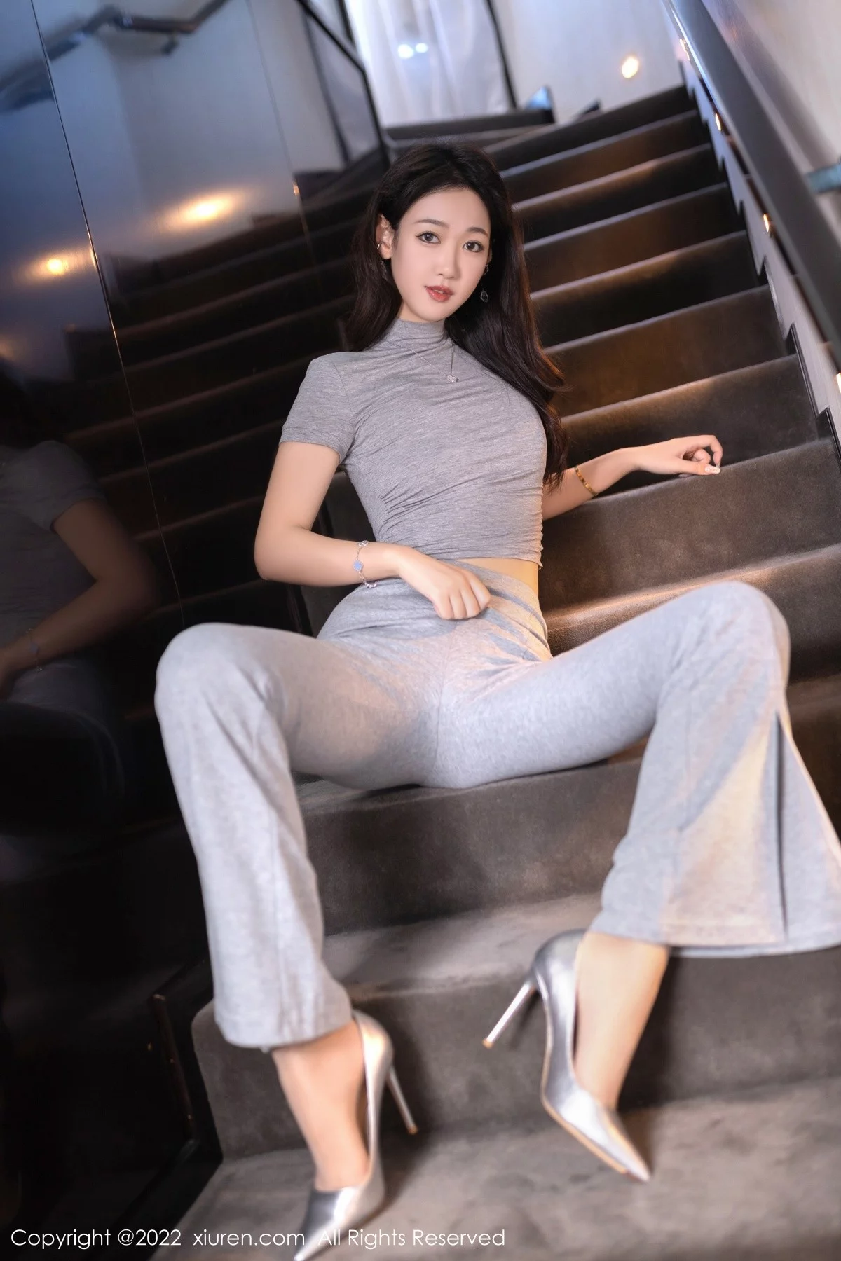 [[XiuRen秀人网]秀人网]No.5608_模特唐安琪北京旅拍性感灰色紧身套装半脱露蕾丝内裤诱惑写真78P