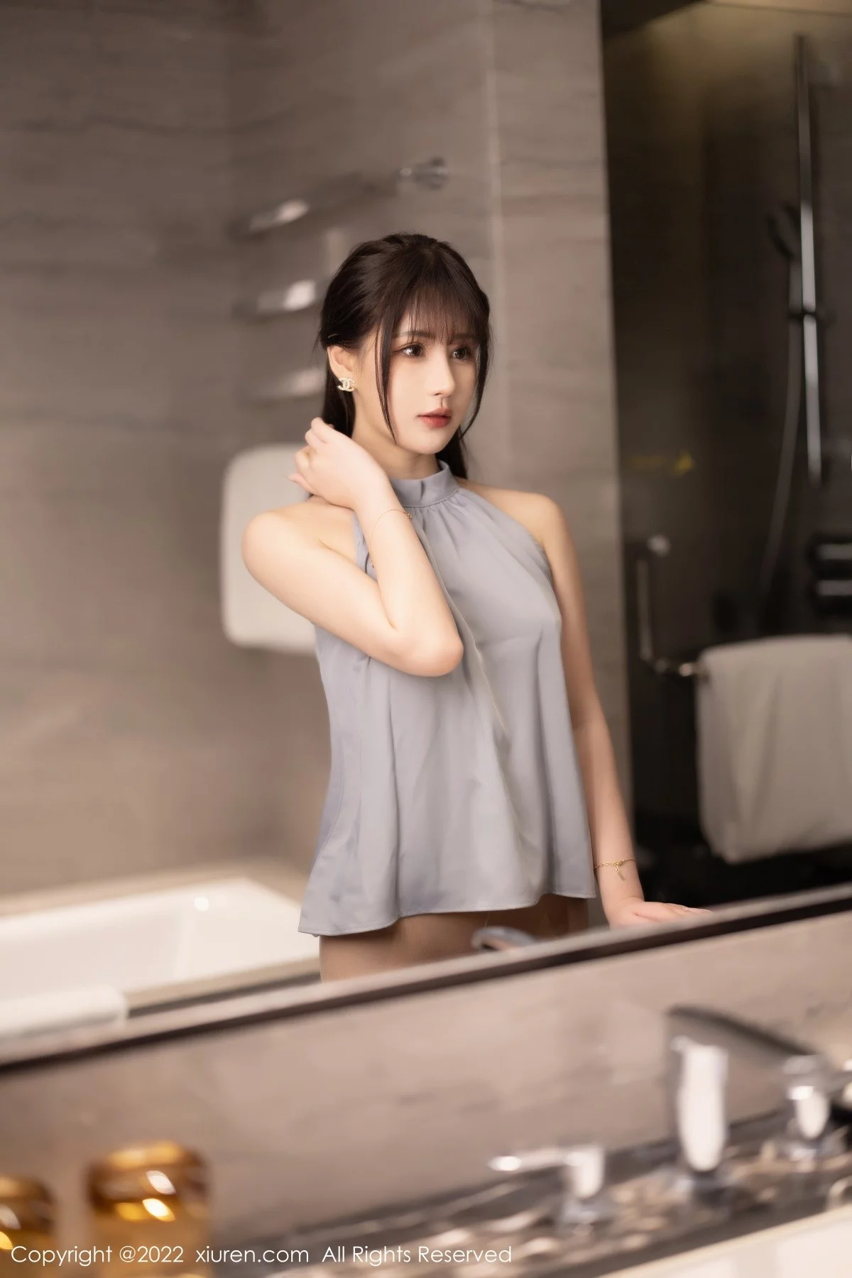 [[XiuRen秀人网]秀人网]No.5606_模特张欣欣性感红色轻透薄纱服配红丝吊袜秀苗条身材诱惑写真80P