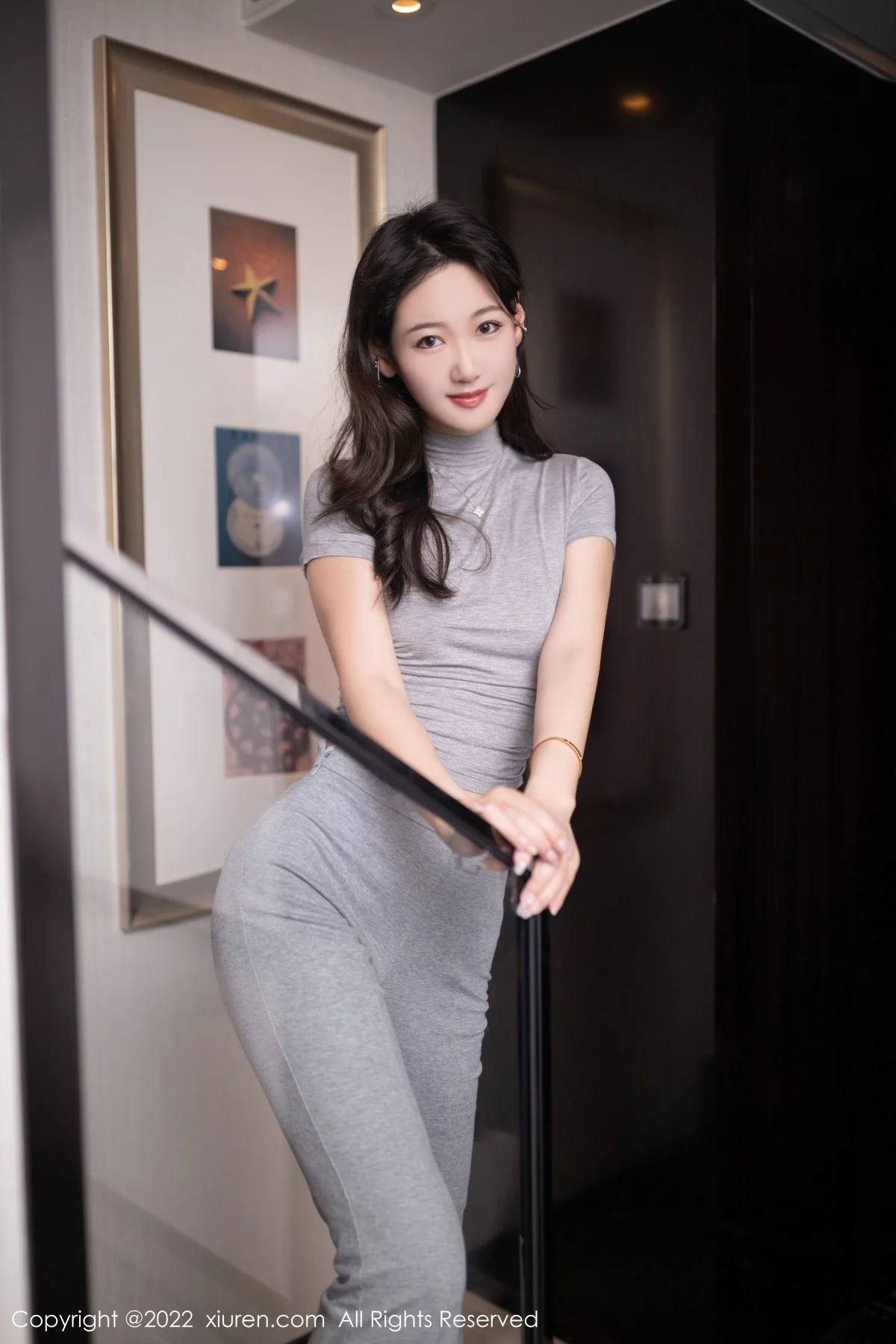 [[XiuRen秀人网]秀人网]No.5608_模特唐安琪北京旅拍性感灰色紧身套装半脱露蕾丝内裤诱惑写真78P