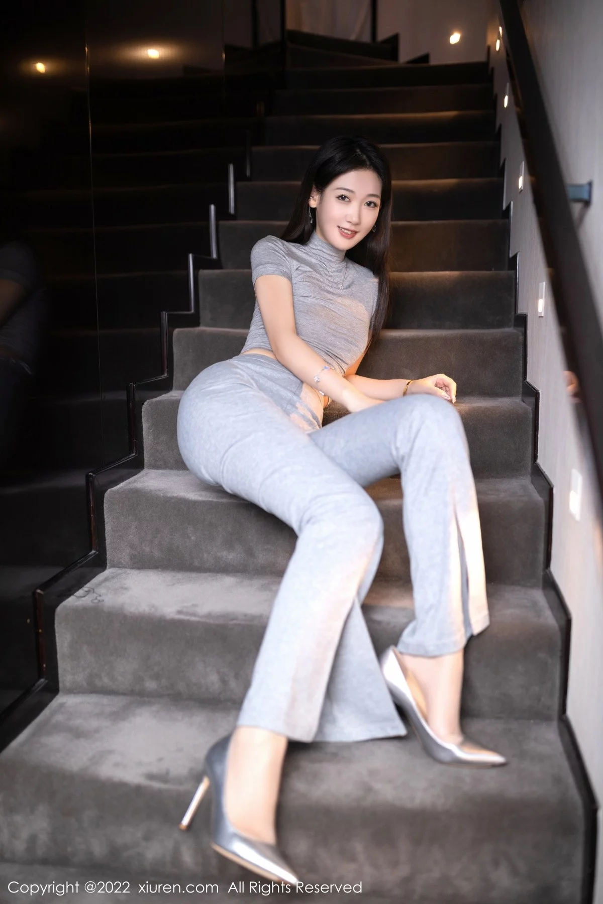 [[XiuRen秀人网]秀人网]No.5608_模特唐安琪北京旅拍性感灰色紧身套装半脱露蕾丝内裤诱惑写真78P